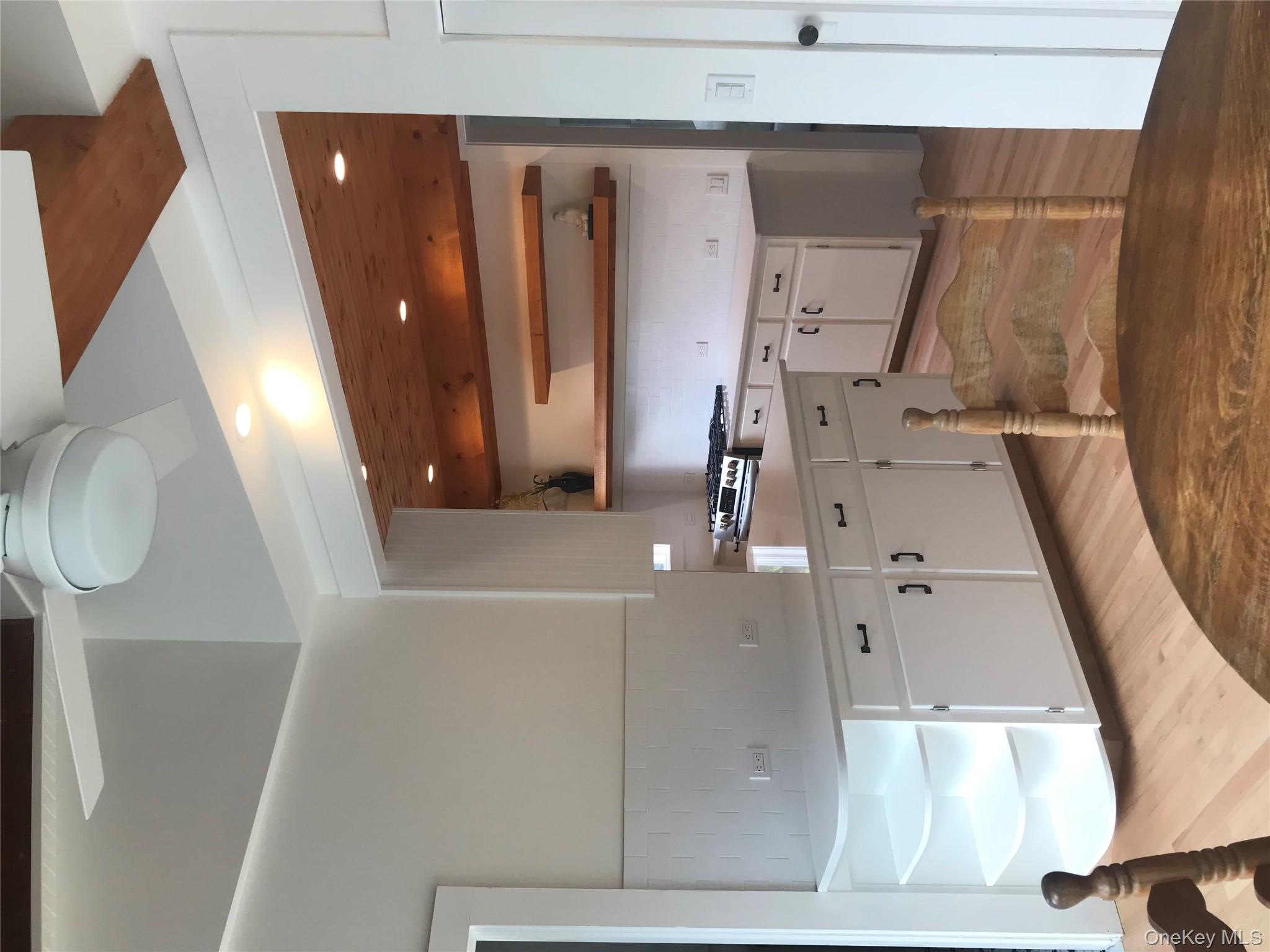 33 Dune Way Seaview Seaview, NY 11770