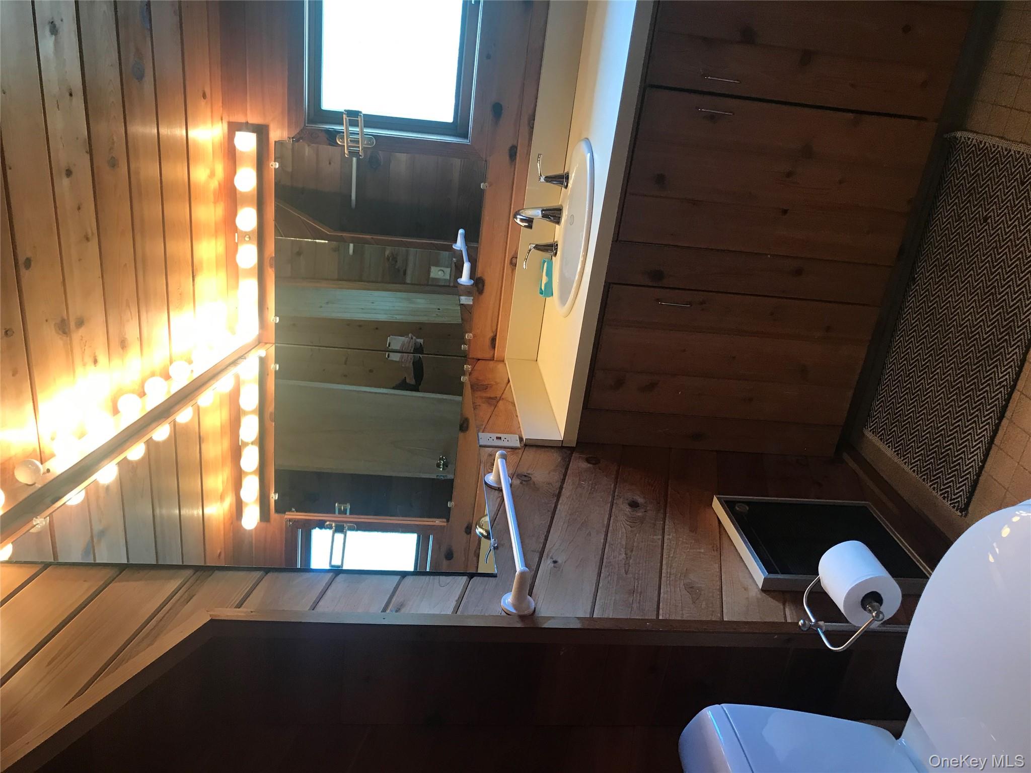 33 Dune Way Seaview Seaview, NY 11770