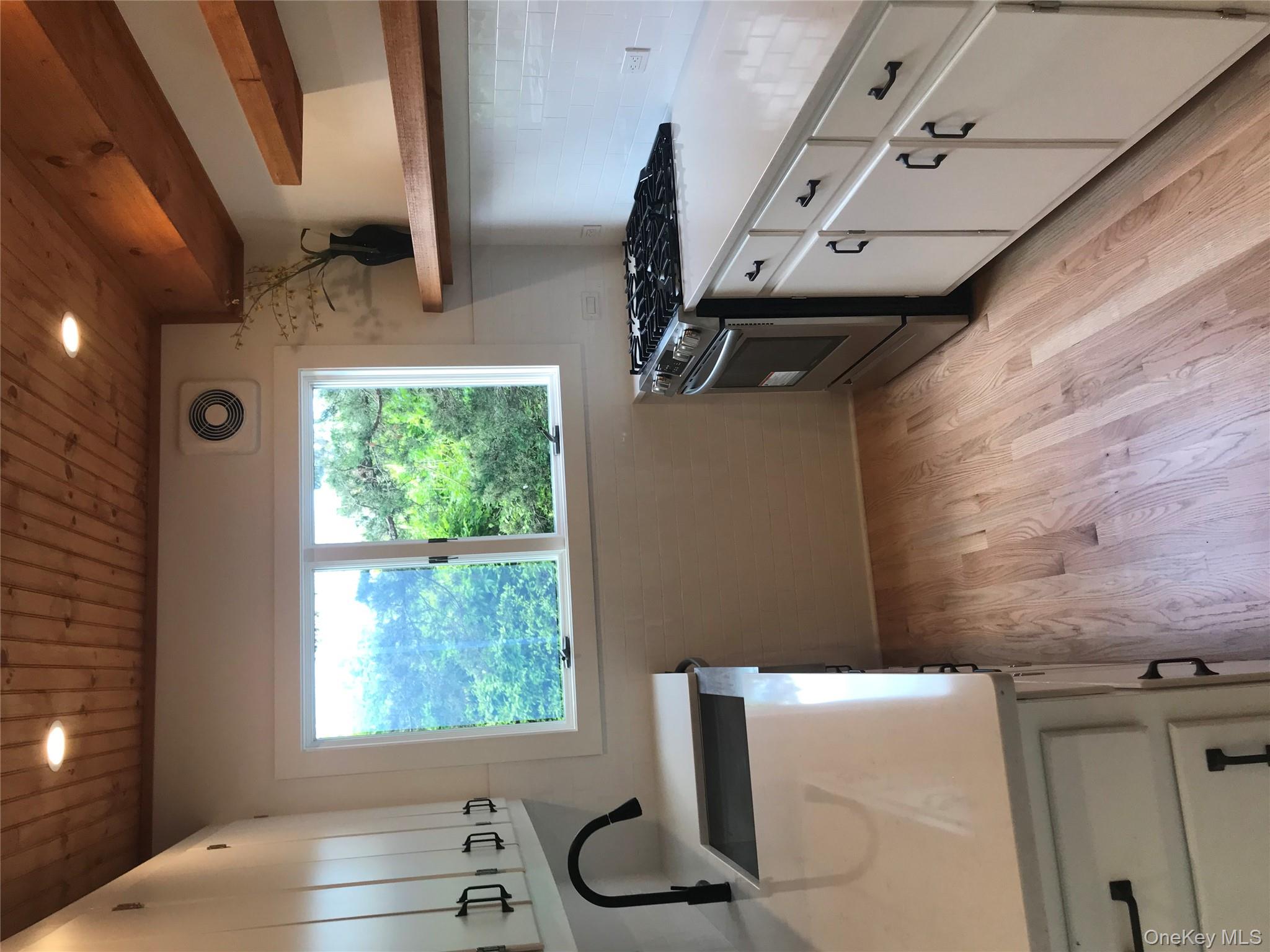 33 Dune Way Seaview Seaview, NY 11770