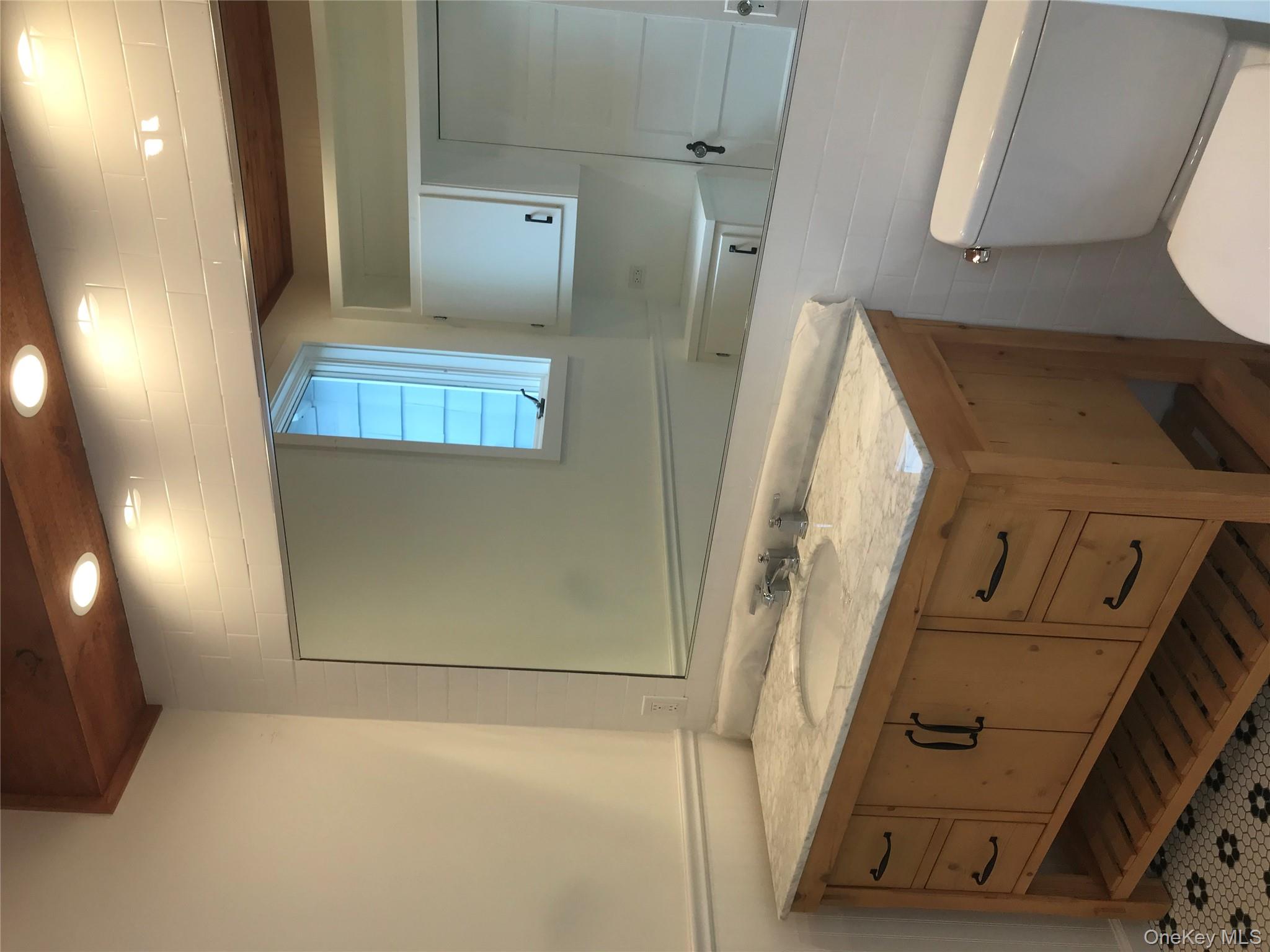 33 Dune Way Seaview Seaview, NY 11770