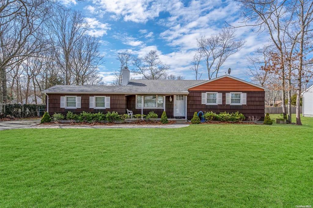 168 West Tiana Road Hampton Bays Hampton Bays, NY 11946