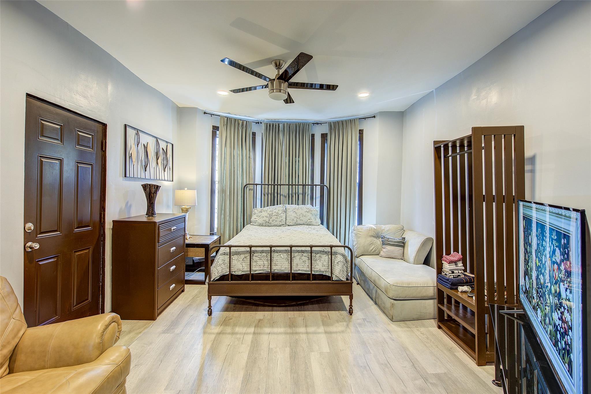 283 Montauk Avenue Brooklyn, NY 11208