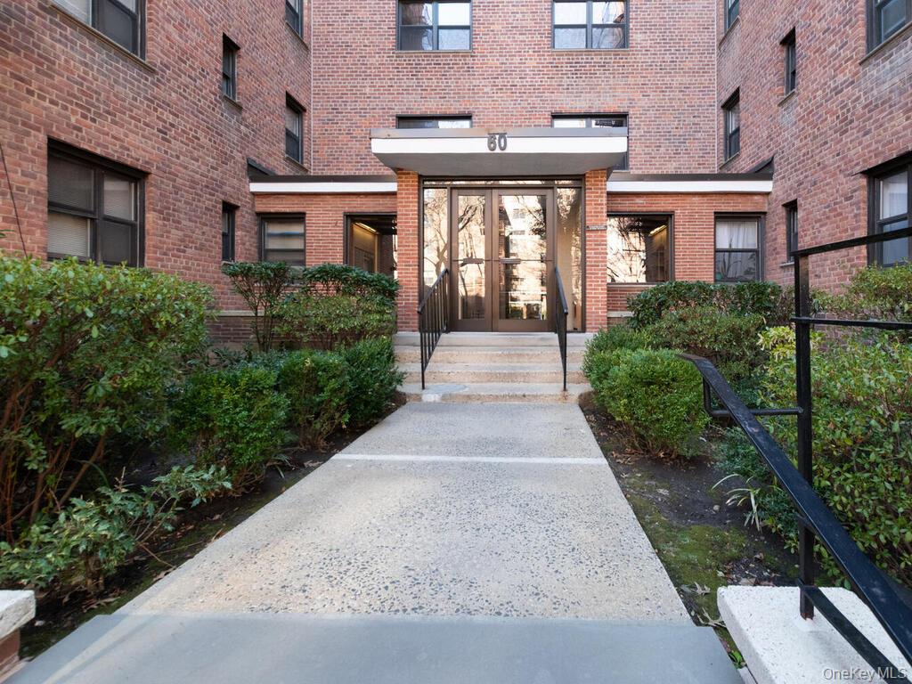 60 White Oak Street, Apt 2-H, New Rochelle, NY 10801