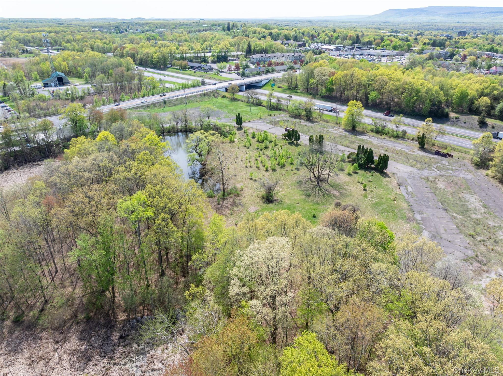 403 Main Street Out of NYC New Paltz, NY 12561