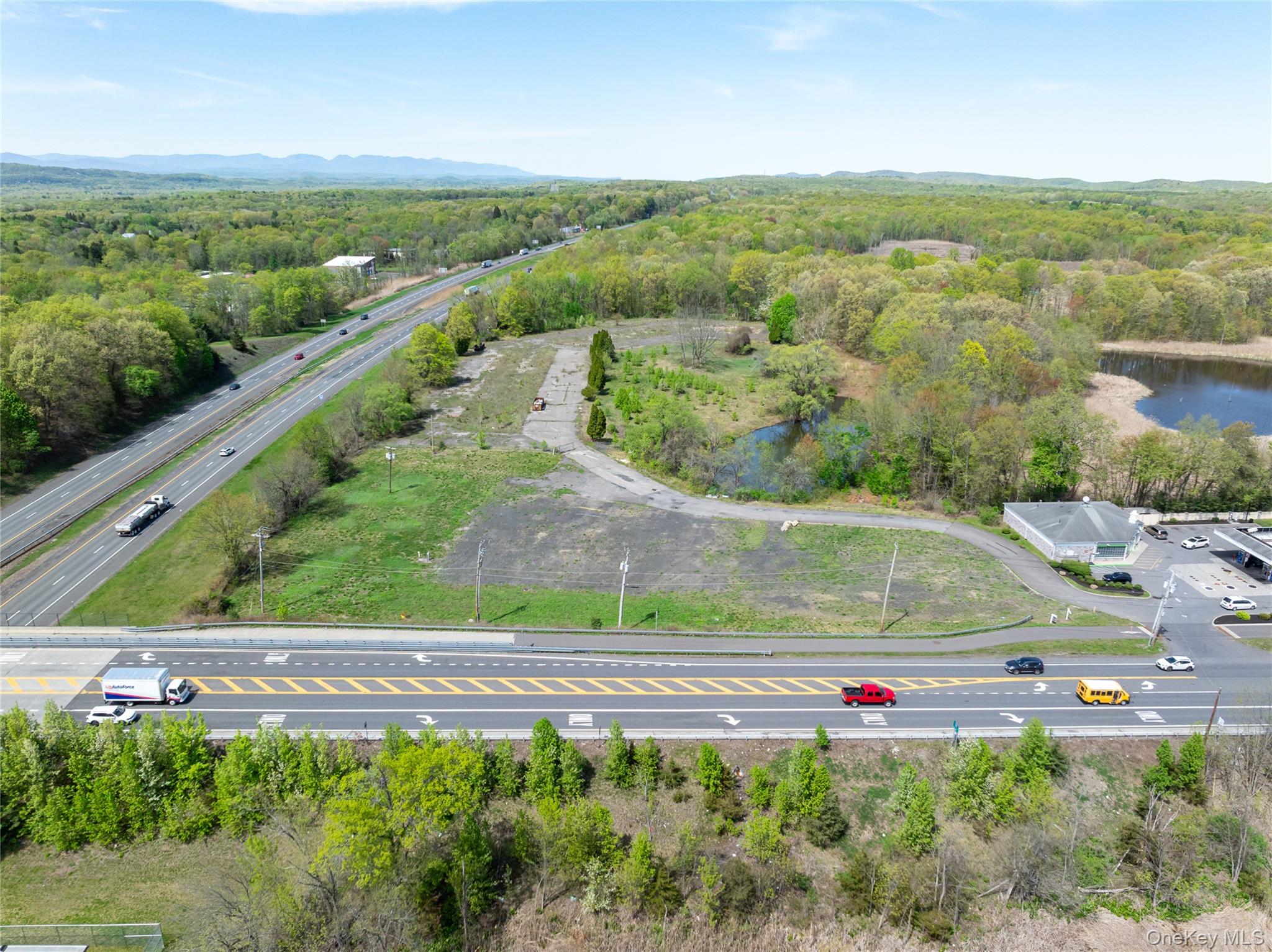 403 Main Street Out of NYC New Paltz, NY 12561