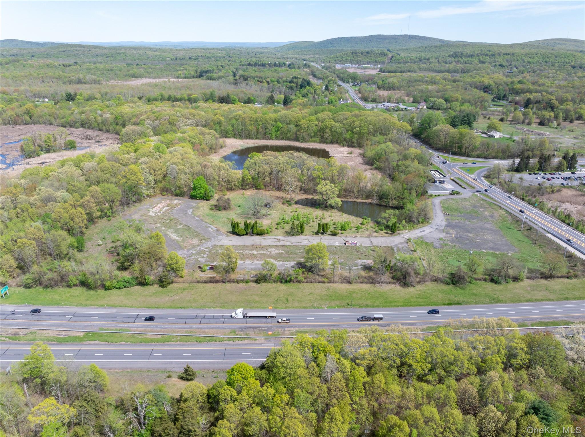 403 Main Street Out of NYC New Paltz, NY 12561