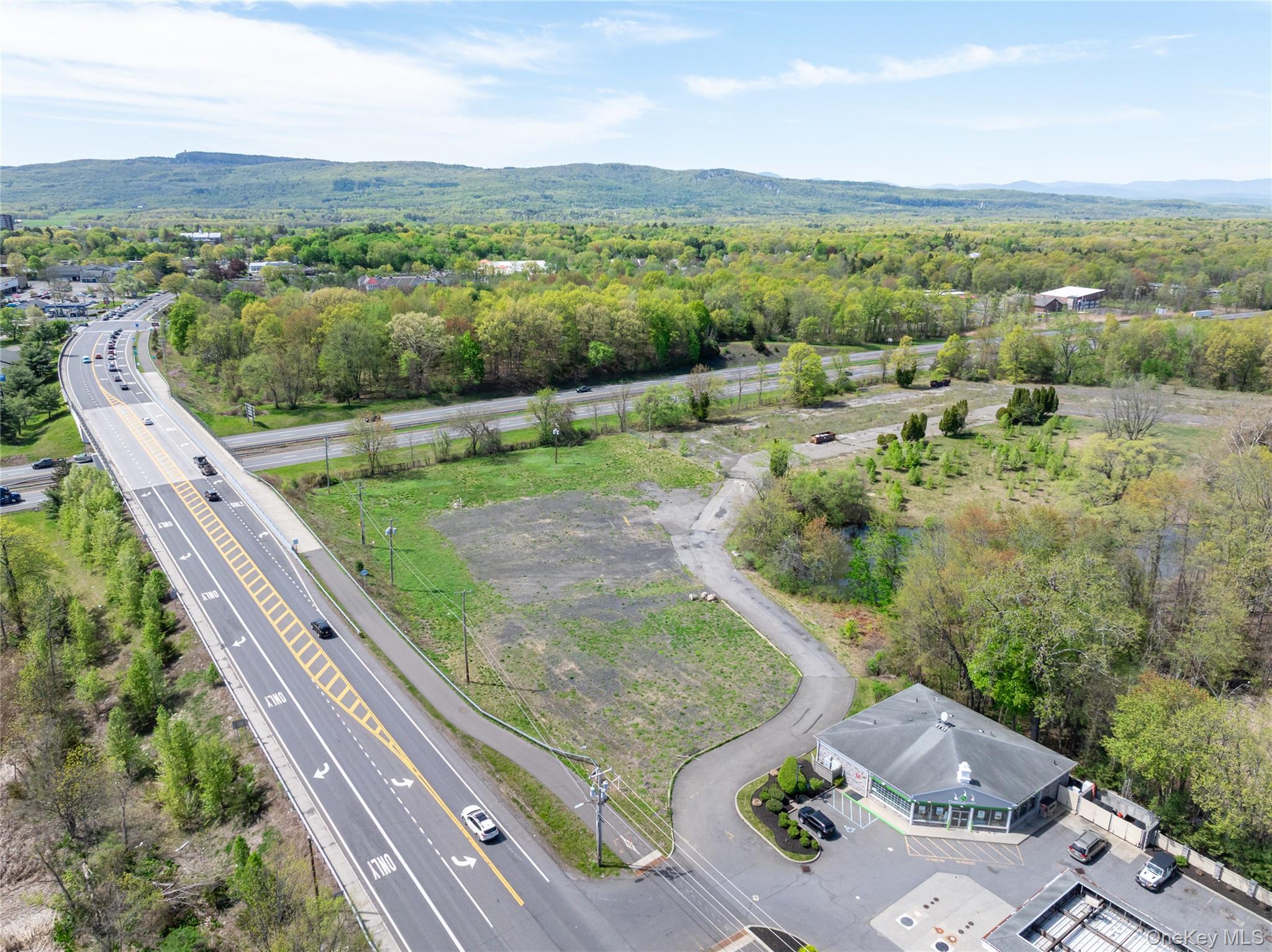 403 Main Street Out of NYC New Paltz, NY 12561