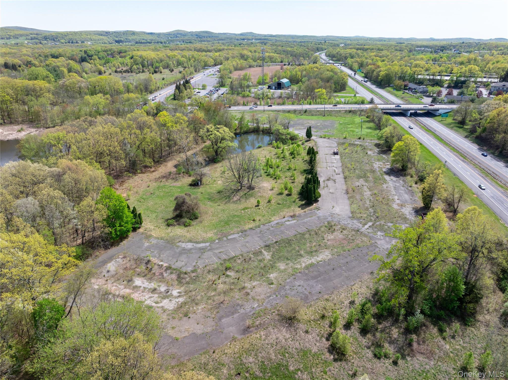 403 Main Street Out of NYC New Paltz, NY 12561