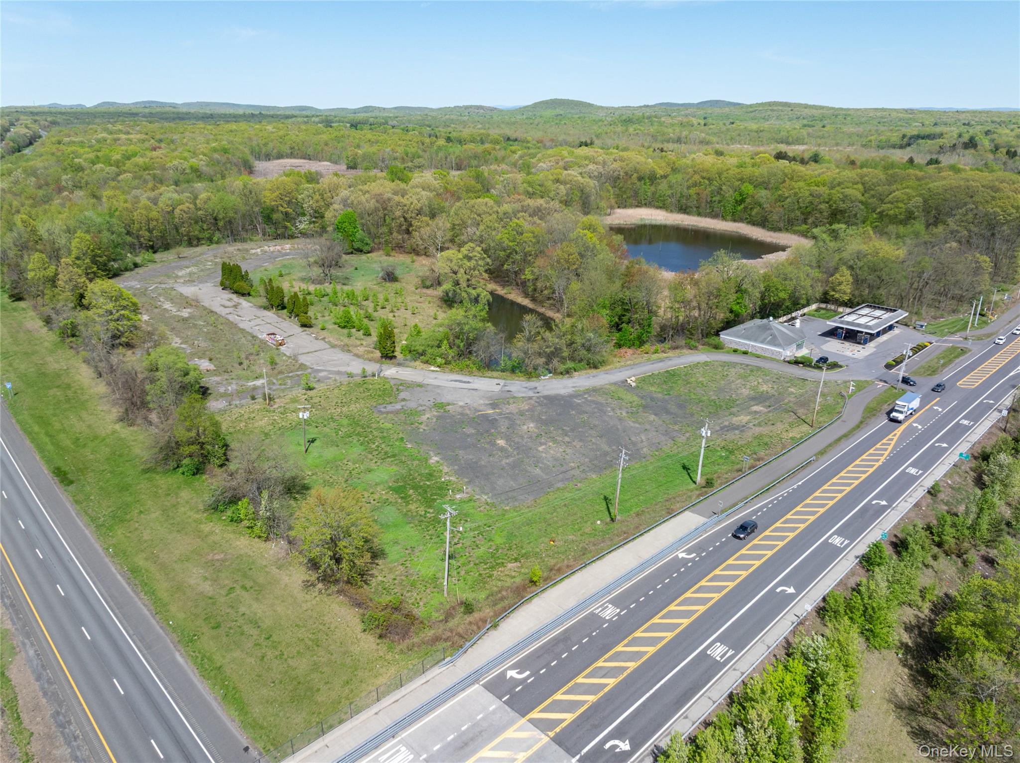 403 Main Street Out of NYC New Paltz, NY 12561