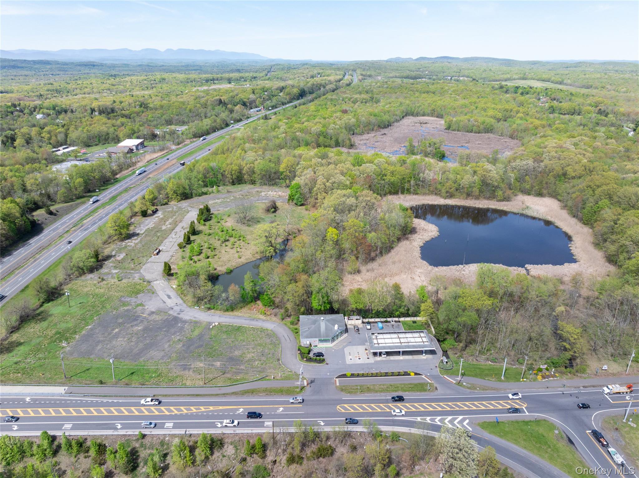 403 Main Street Out of NYC New Paltz, NY 12561