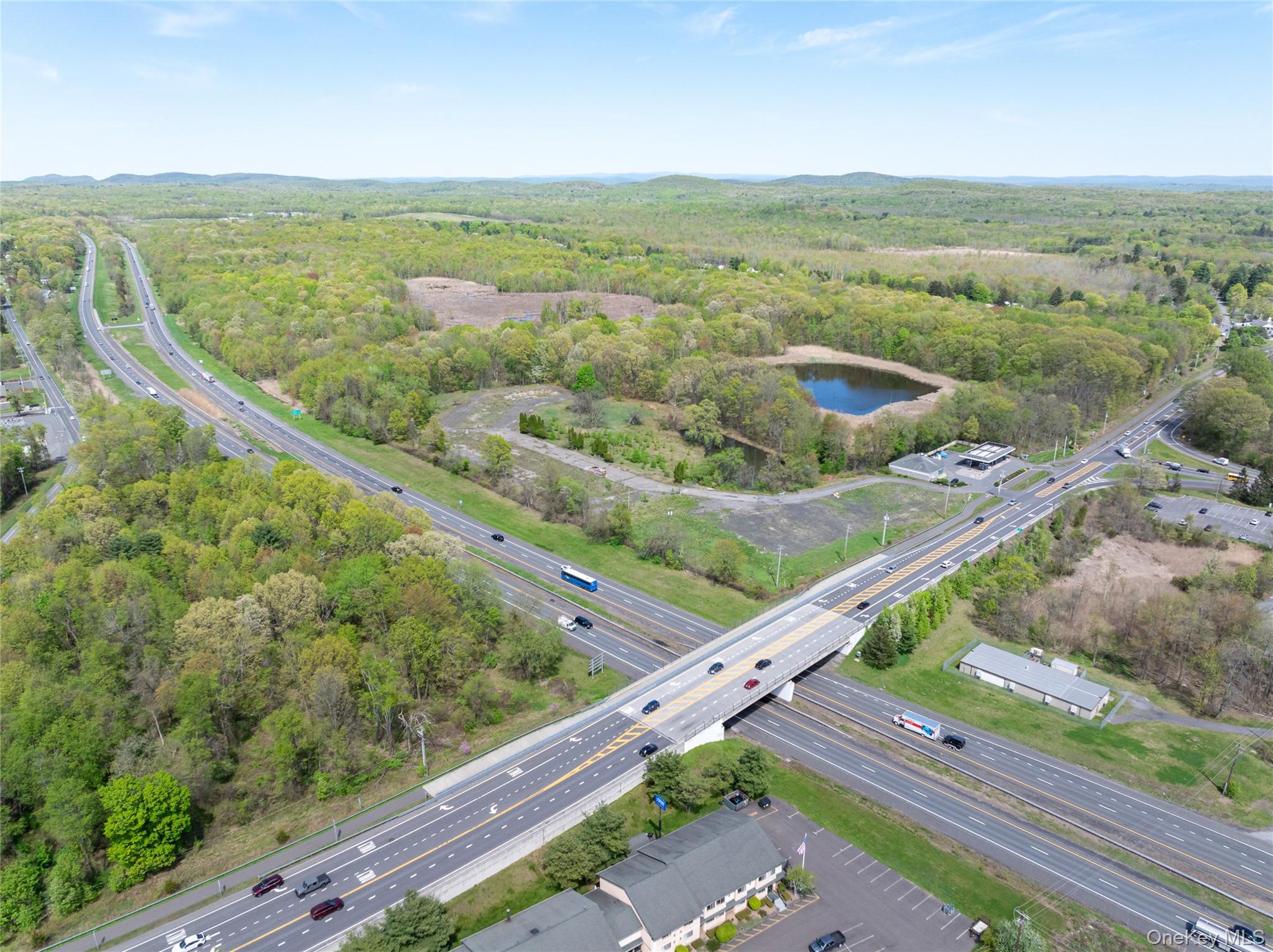 403 Main Street Out of NYC New Paltz, NY 12561