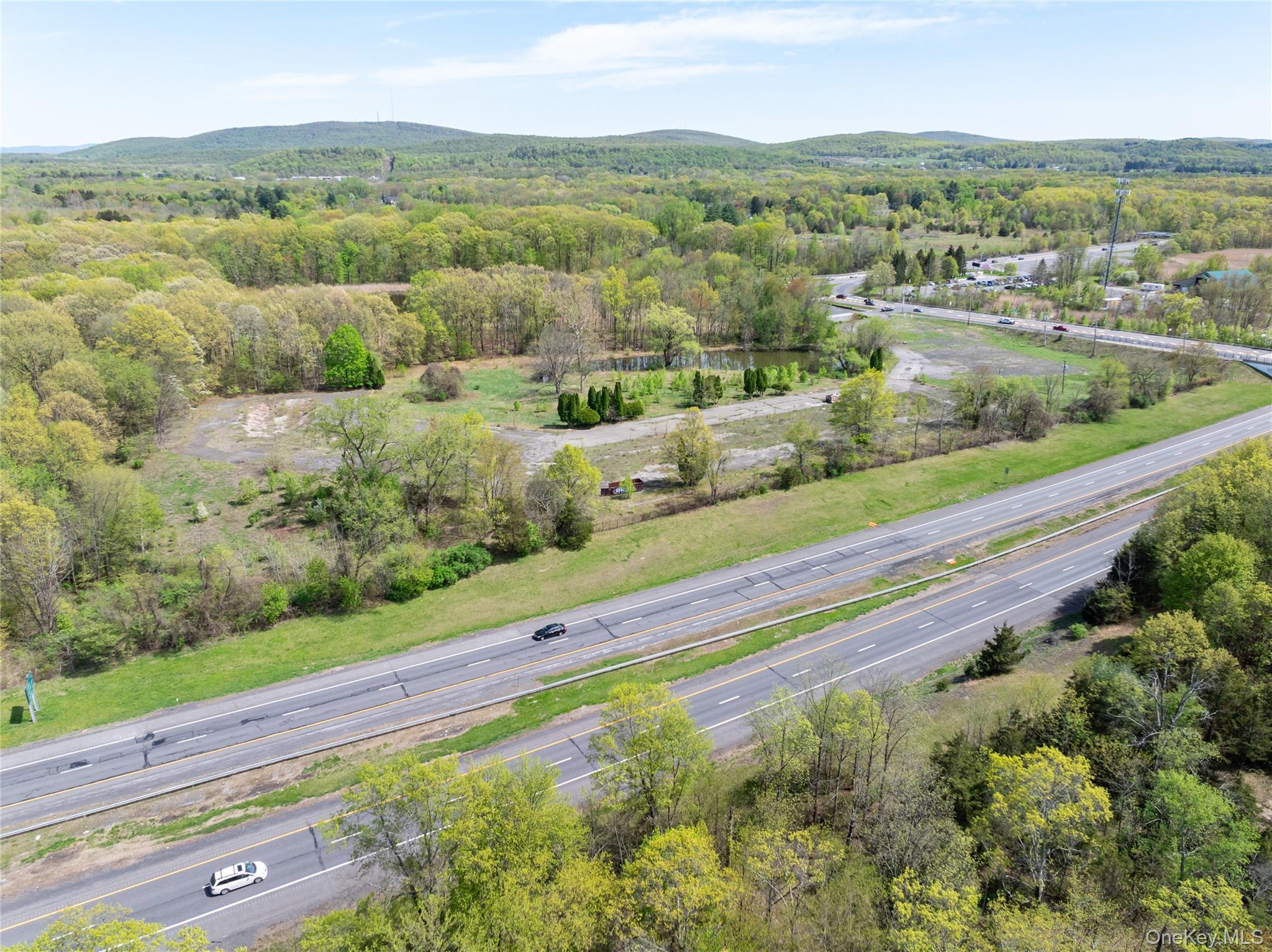 403 Main Street Out of NYC New Paltz, NY 12561