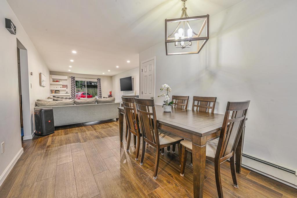 42 Springwood Drive North Babylon, NY 11703