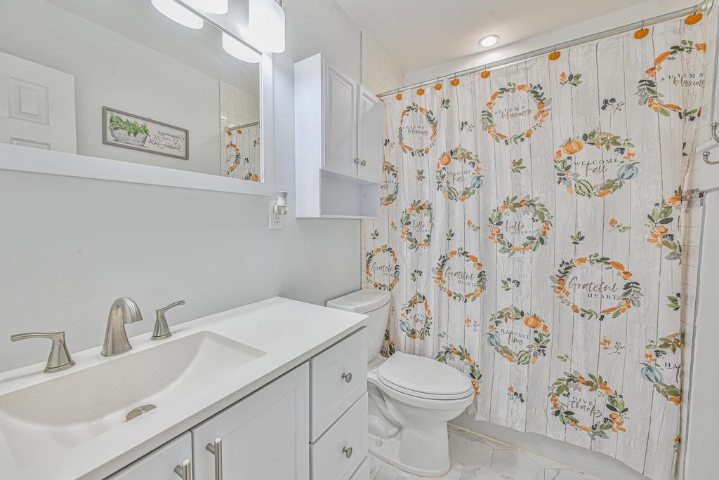 42 Springwood Drive North Babylon, NY 11703