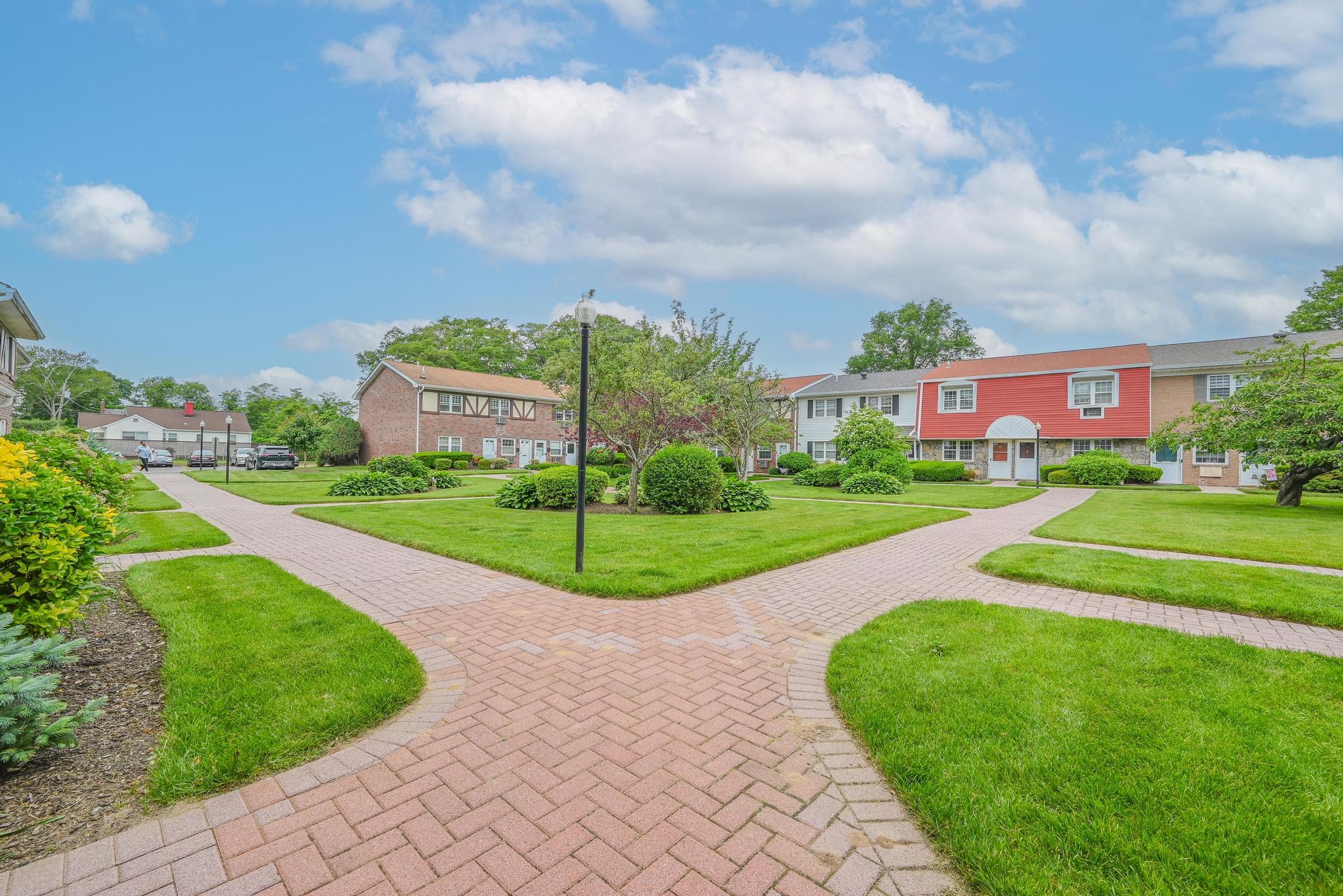 42 Springwood Drive North Babylon, NY 11703