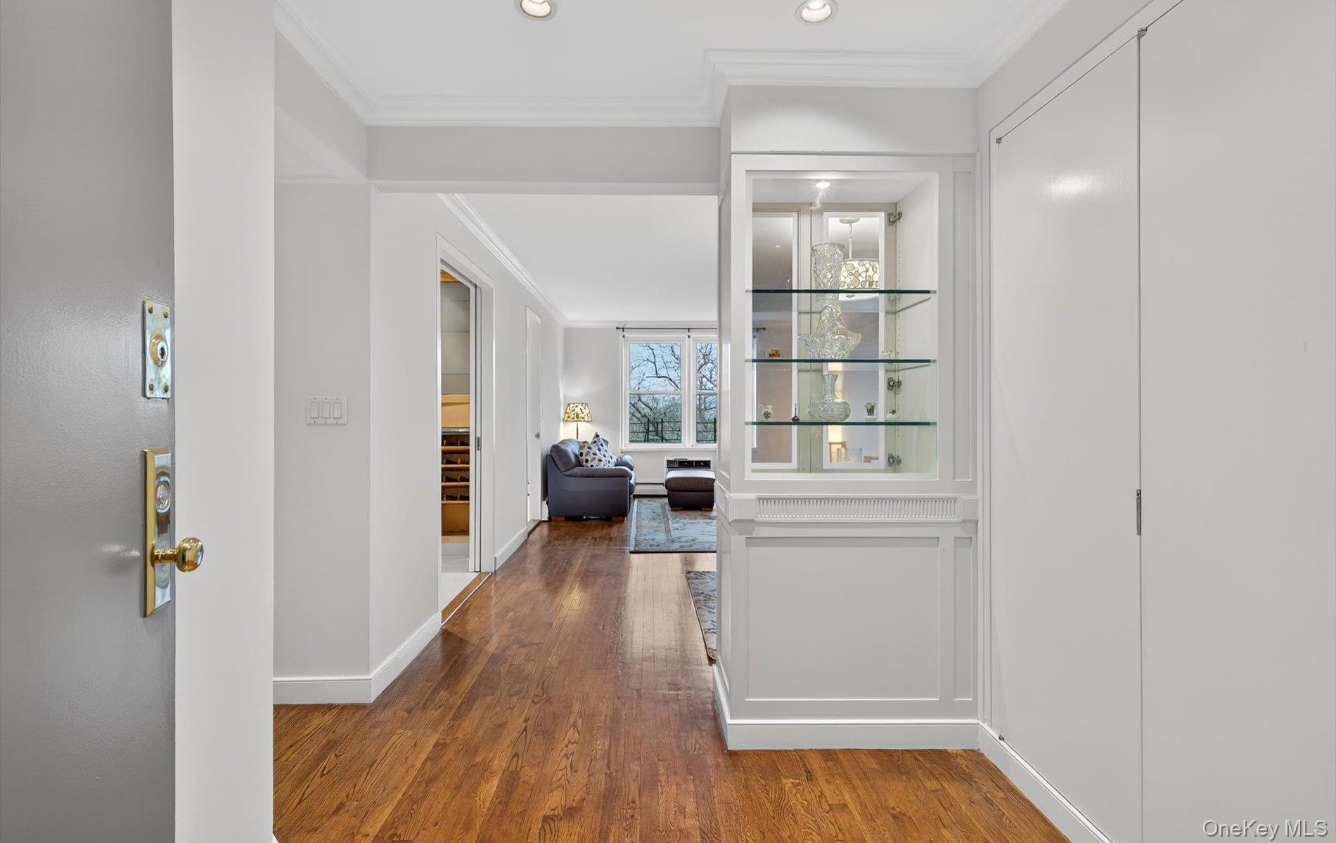 42-30 Douglaston Parkway 5-N Douglaston Douglaston, NY 11363