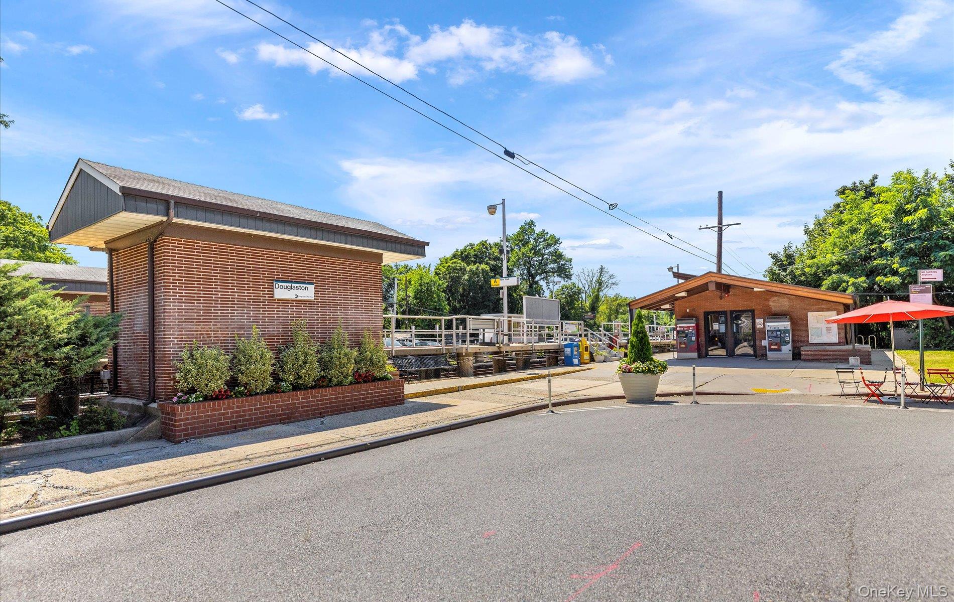 42-30 Douglaston Parkway 5-N Douglaston Douglaston, NY 11363