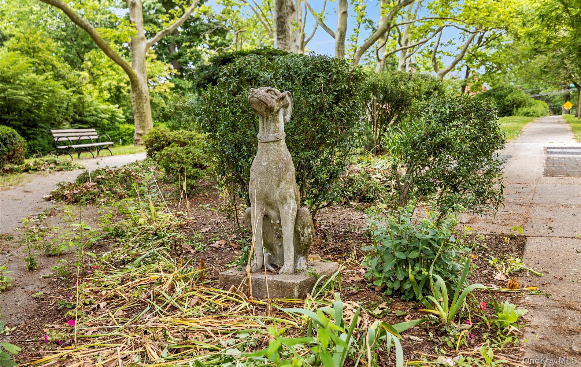 42-30 Douglaston Parkway 5-N Douglaston Douglaston, NY 11363