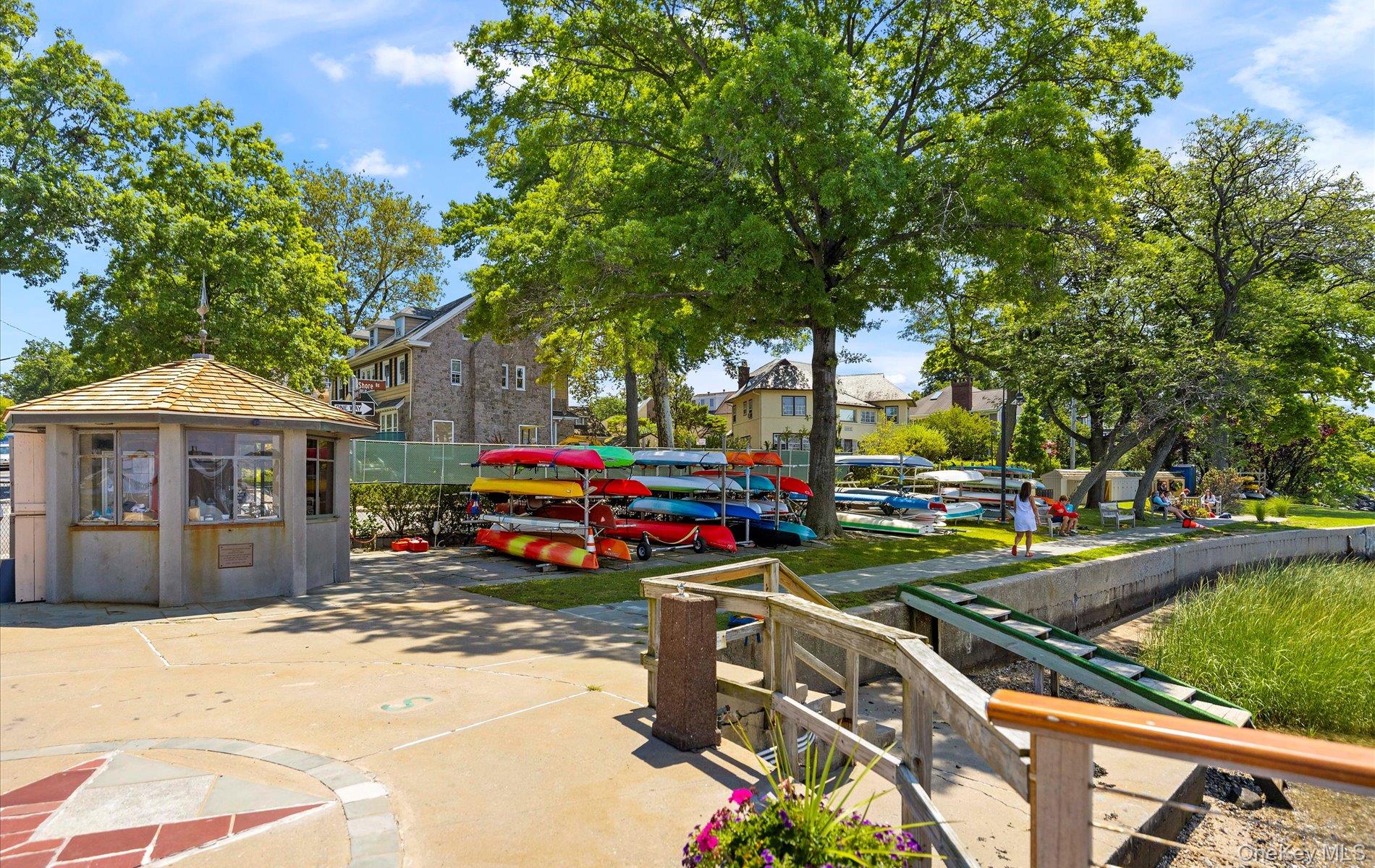 42-30 Douglaston Parkway 5-N Douglaston Douglaston, NY 11363