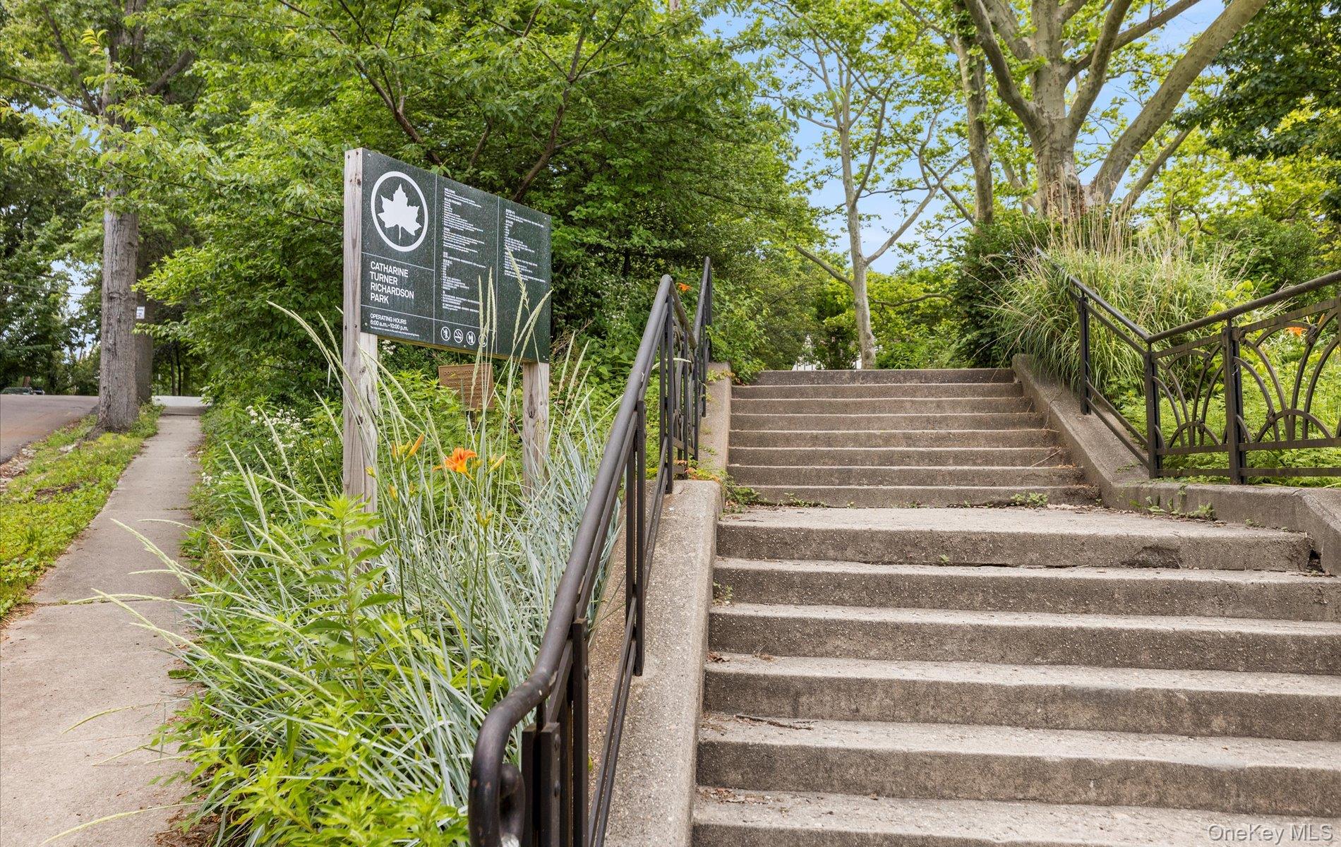 42-30 Douglaston Parkway 5-N Douglaston Douglaston, NY 11363