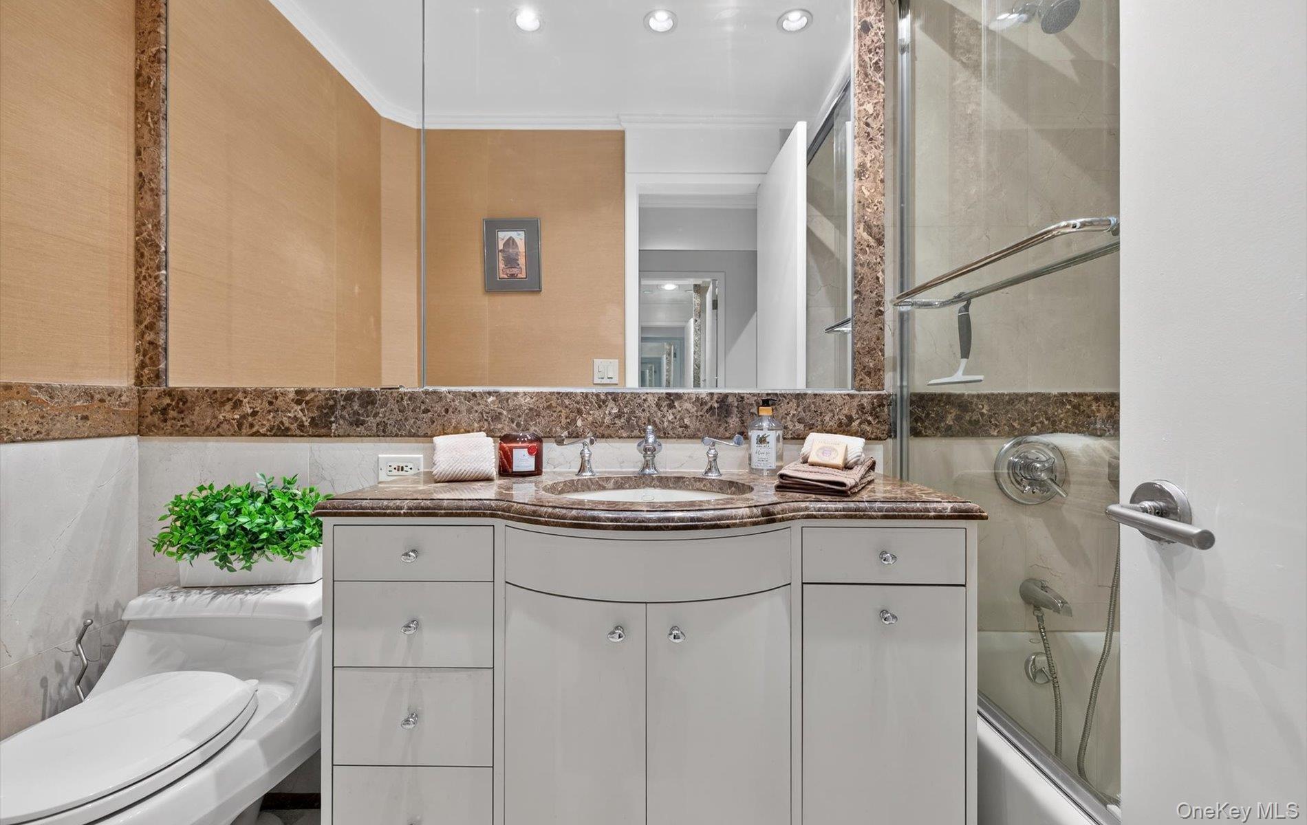 42-30 Douglaston Parkway 5-N Douglaston Douglaston, NY 11363