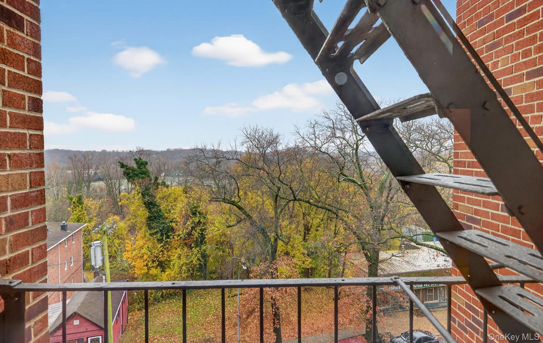 42-30 Douglaston Parkway 5-N Douglaston Douglaston, NY 11363