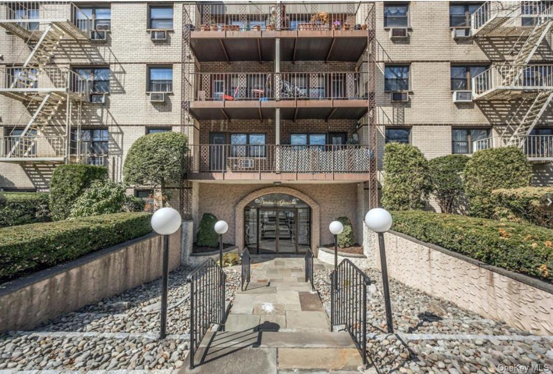 2261 Palmer Avenue, Apt 2-A, New Rochelle, NY 10801