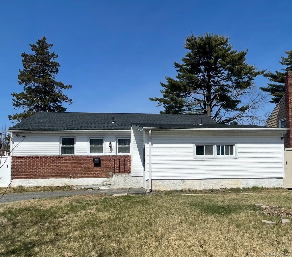 16 Joyce Avenue Massapequa Massapequa, NY 11758