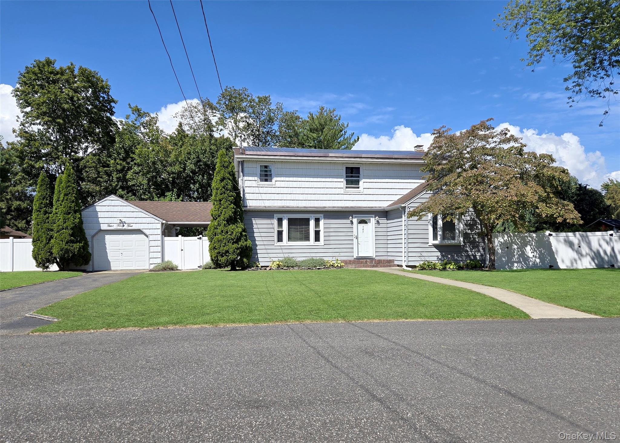 945 Benedict Street Bohemia Bohemia, NY 11716