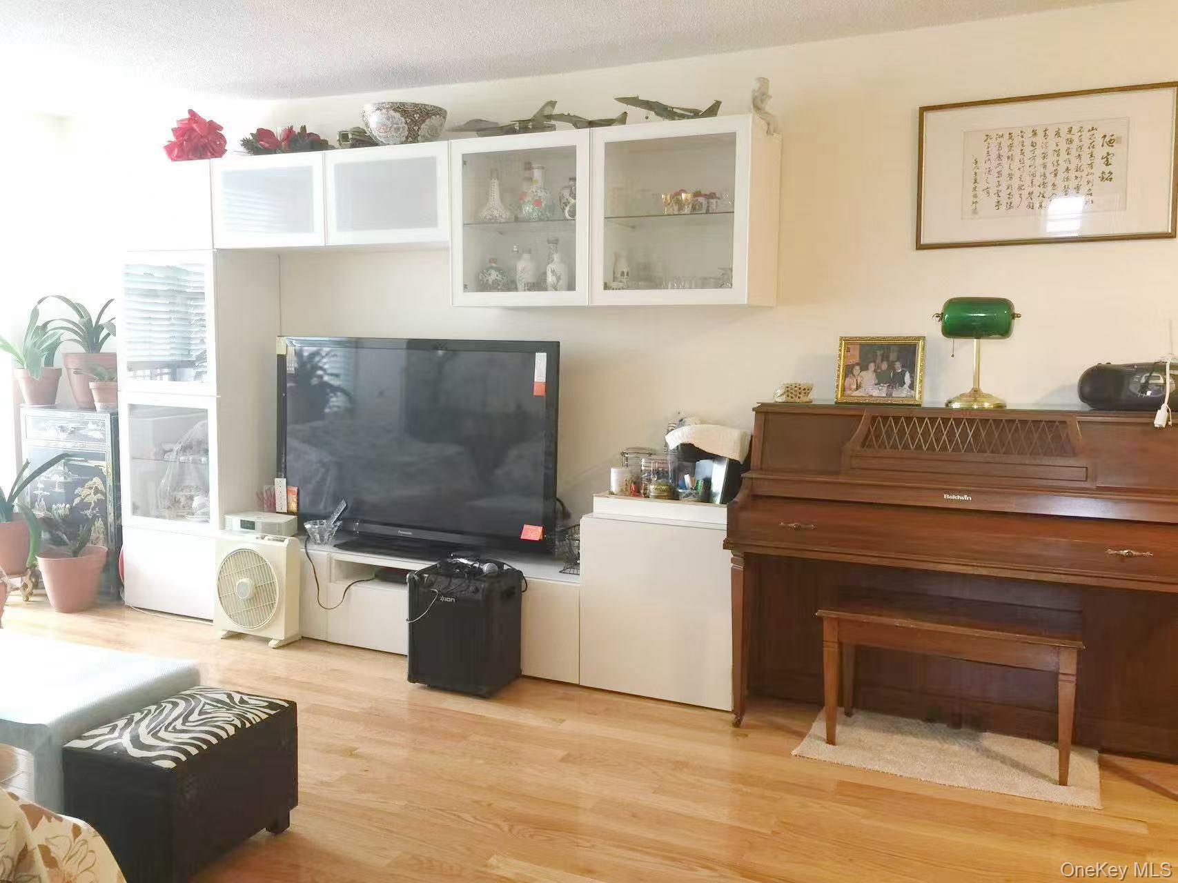 41-40 Union Street 6-D Flushing Flushing, NY 11353