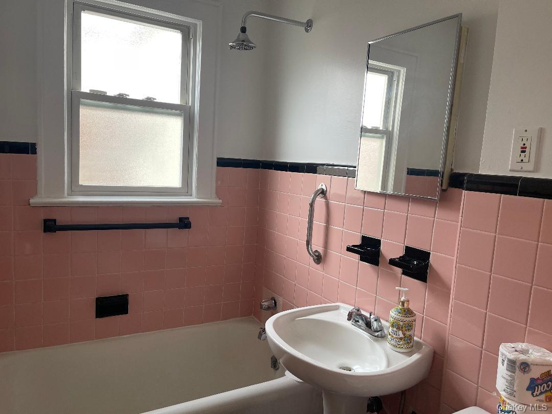 75 Mohawk Avenue East Atlantic Beach NY 11561