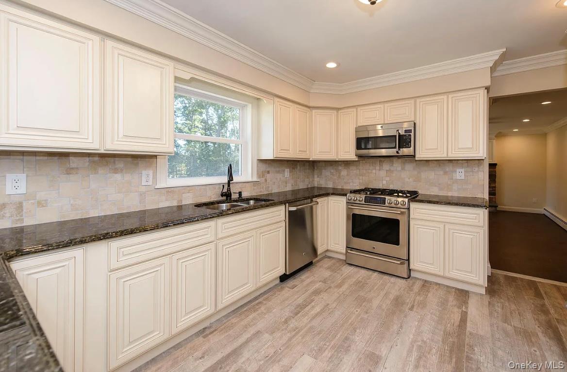 29 Thornwood Drive Dix Hills Dix Hills, NY 11746