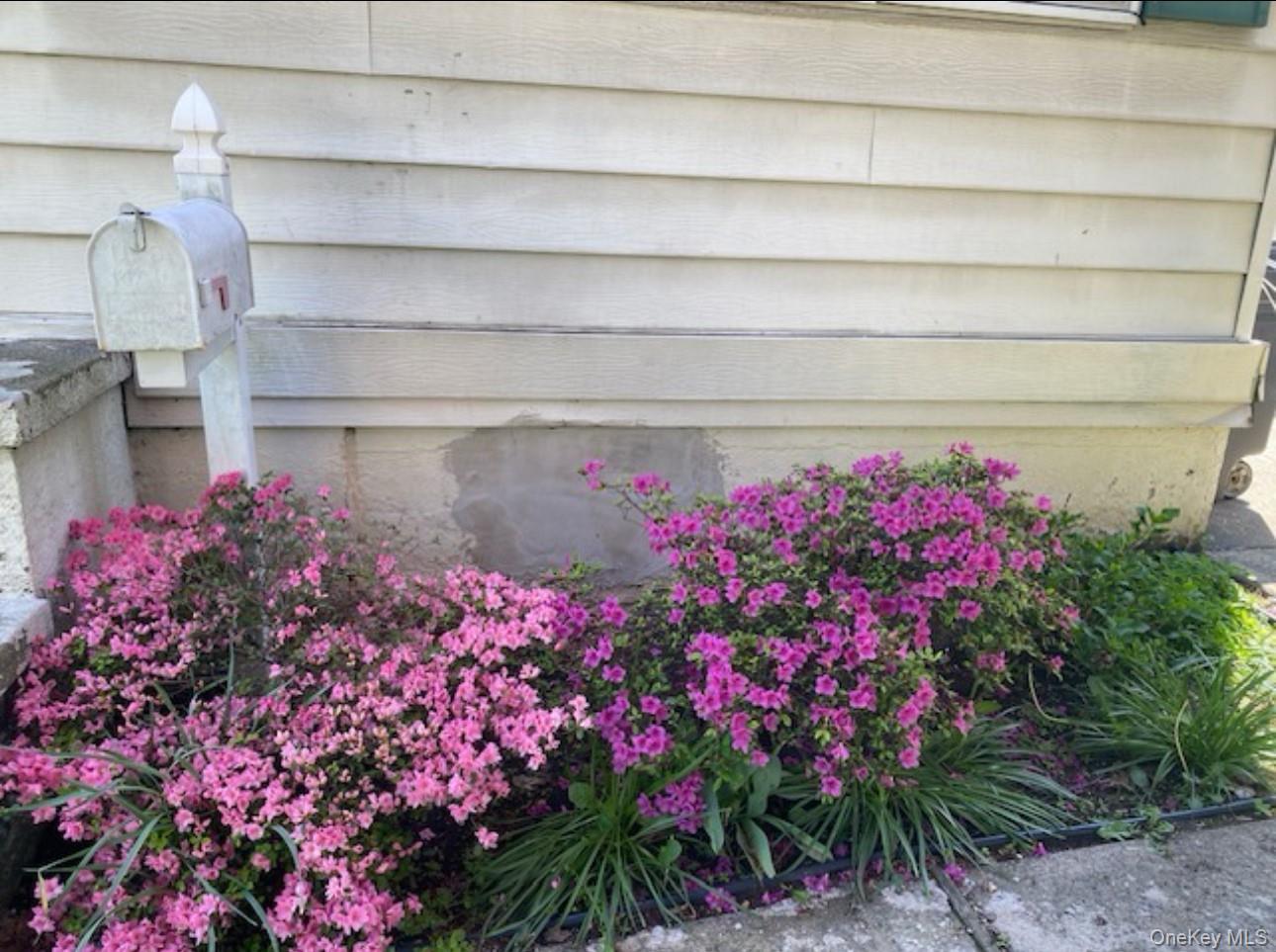 303 Glen Avenue Out of NYC Staten Island, NY 10301