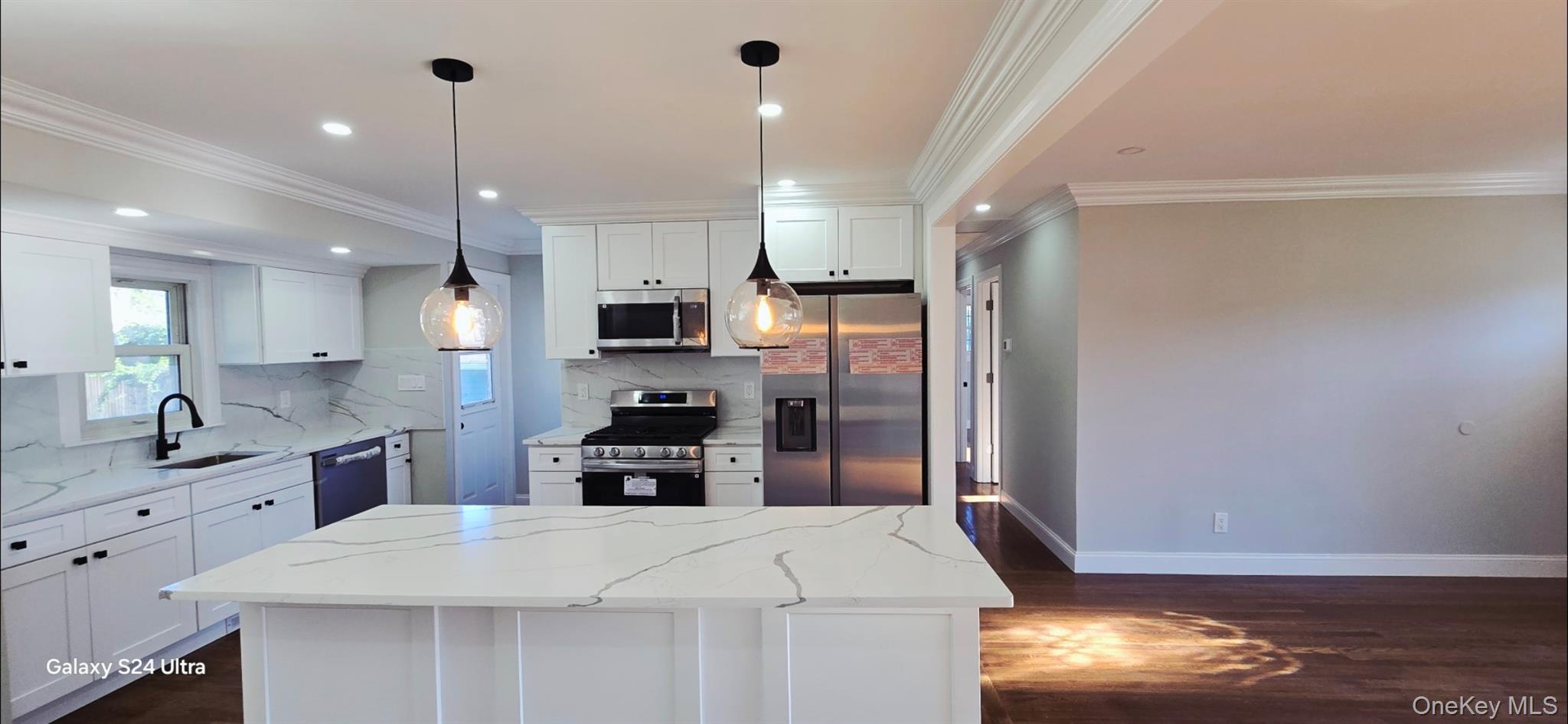 125 Burlington Avenue Deer Park Deer Park, NY 11729