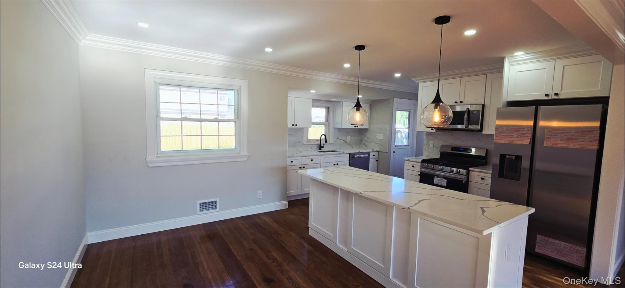 125 Burlington Avenue Deer Park Deer Park, NY 11729