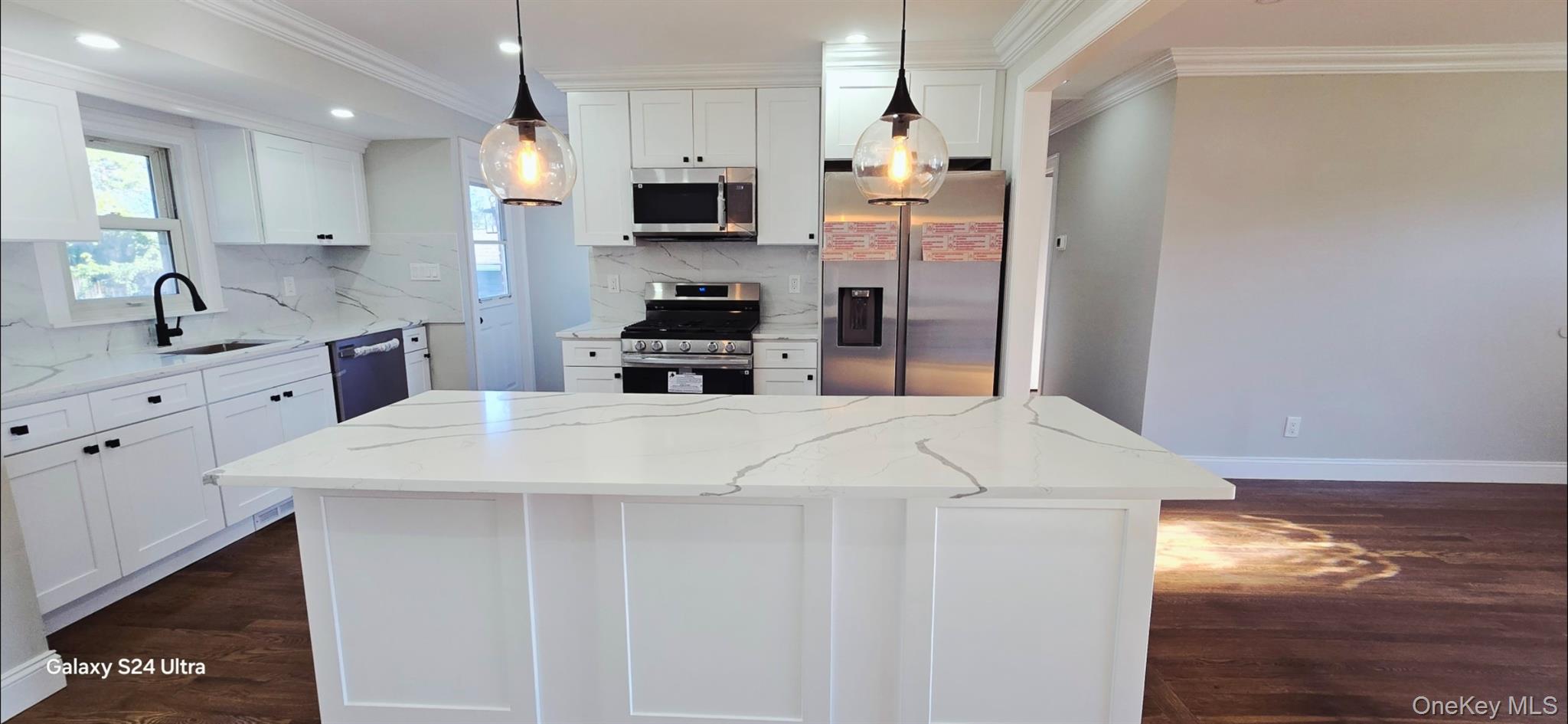 125 Burlington Avenue Deer Park Deer Park, NY 11729