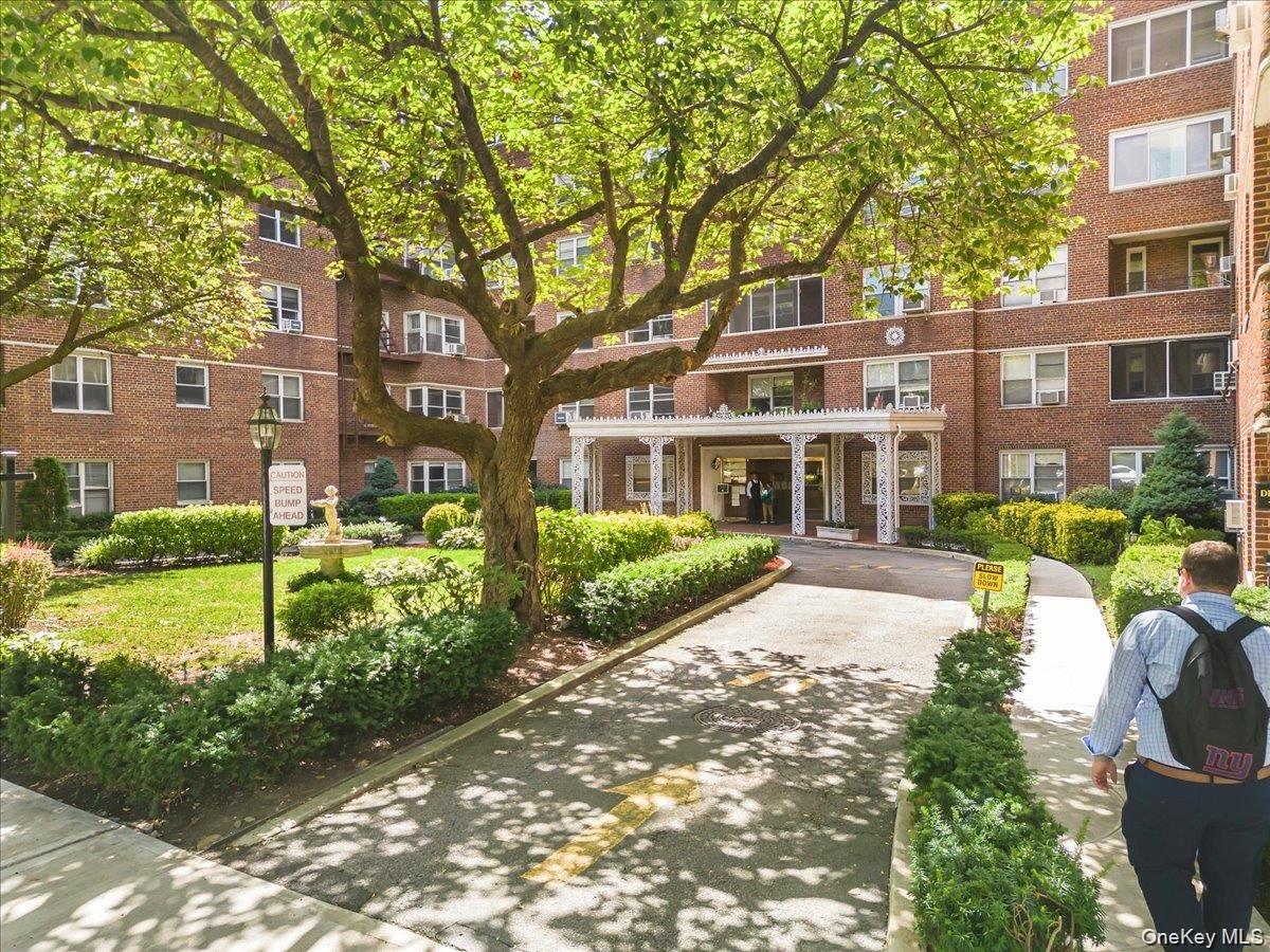 67-66 108th Street, Apt B31, Forest Hills, NY 11375