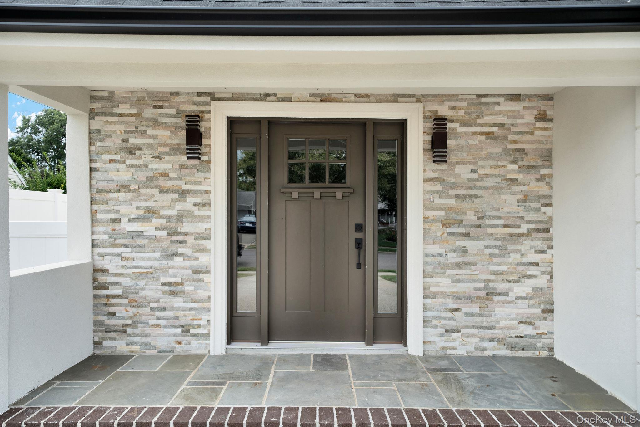 18 Mist Lane Westbury Westbury, NY 11590