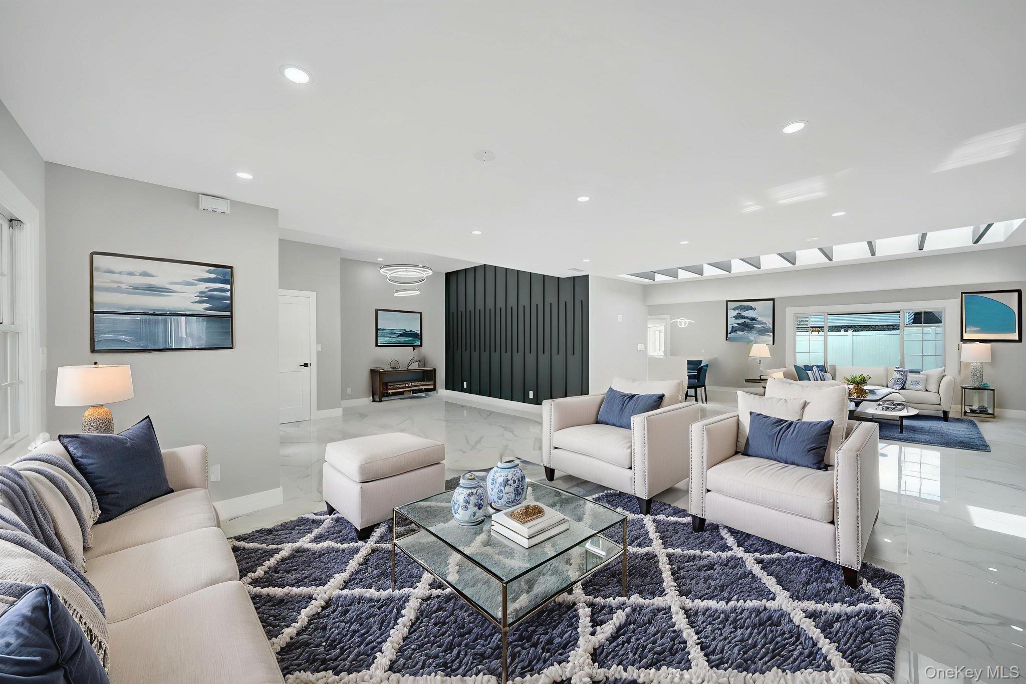 18 Mist Lane Westbury Westbury, NY 11590