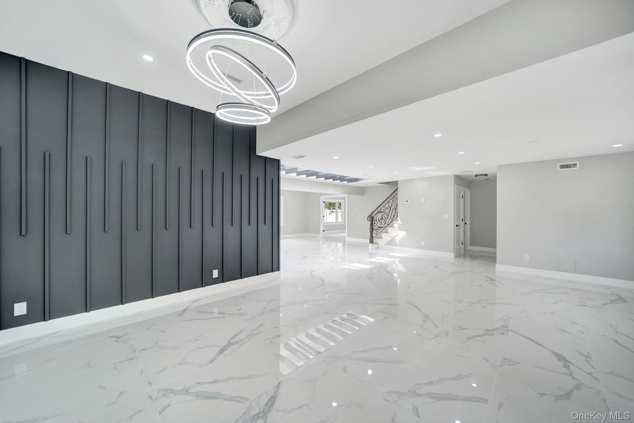 18 Mist Lane Westbury Westbury, NY 11590