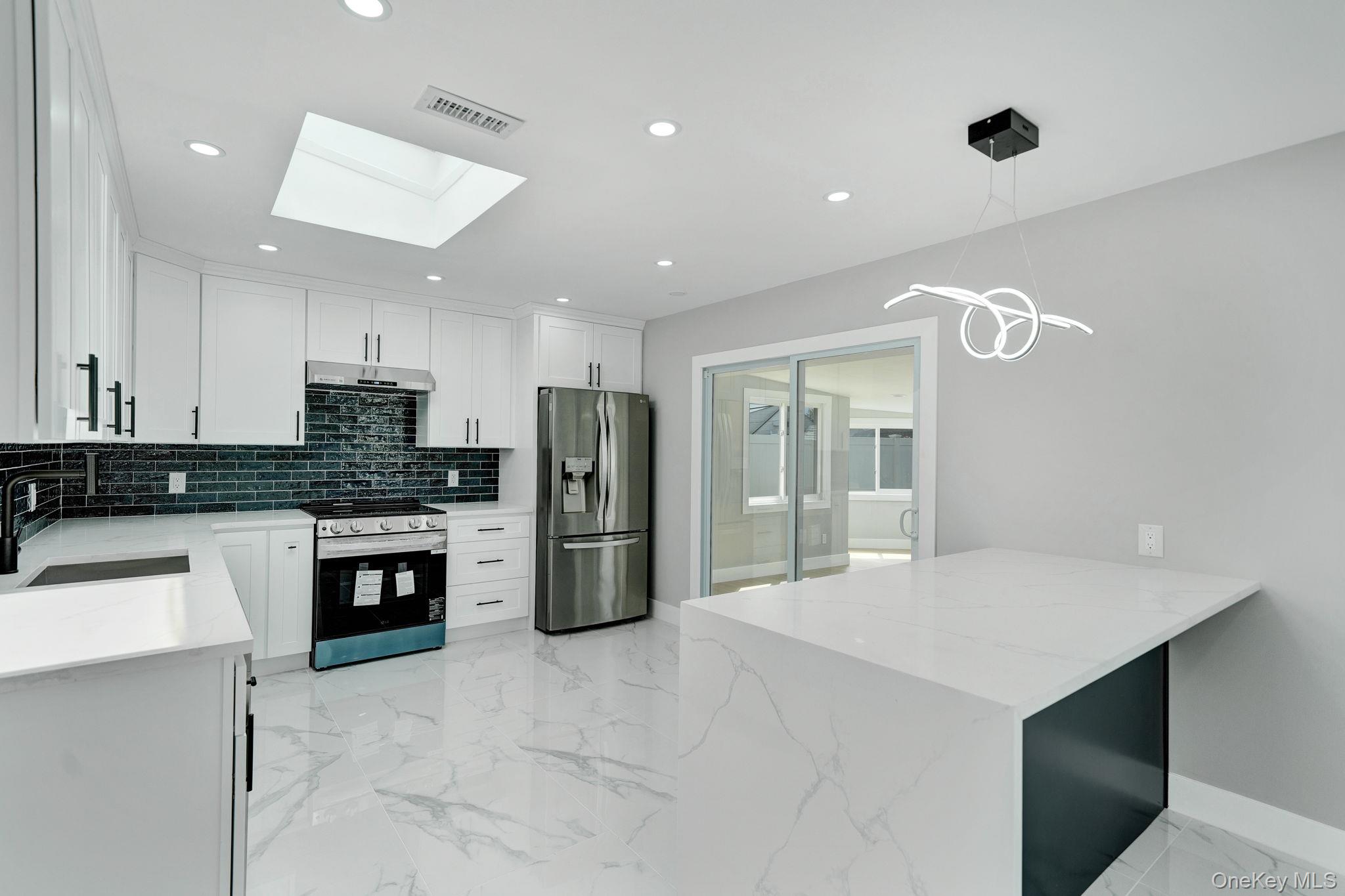 18 Mist Lane Westbury Westbury, NY 11590