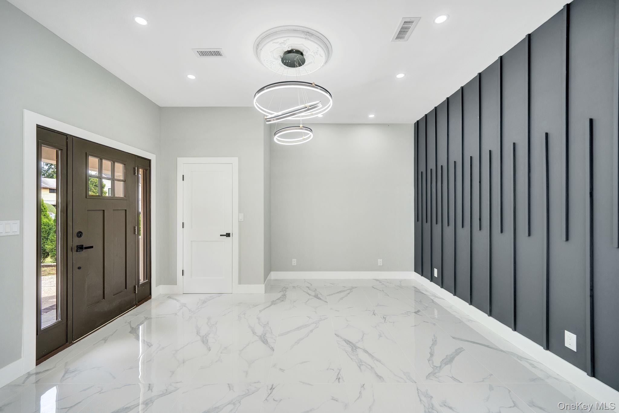 18 Mist Lane Westbury Westbury, NY 11590