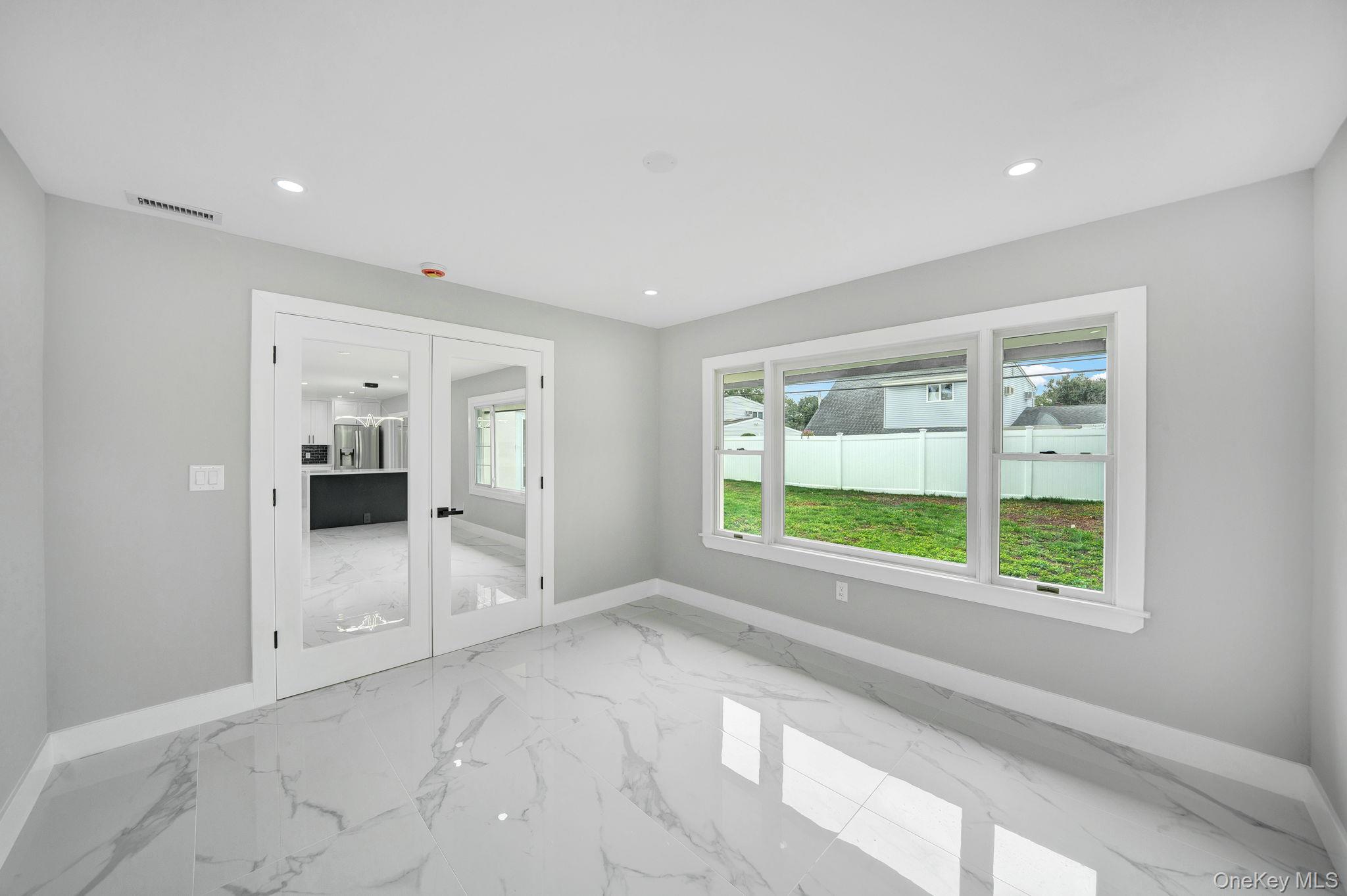 18 Mist Lane Westbury Westbury, NY 11590