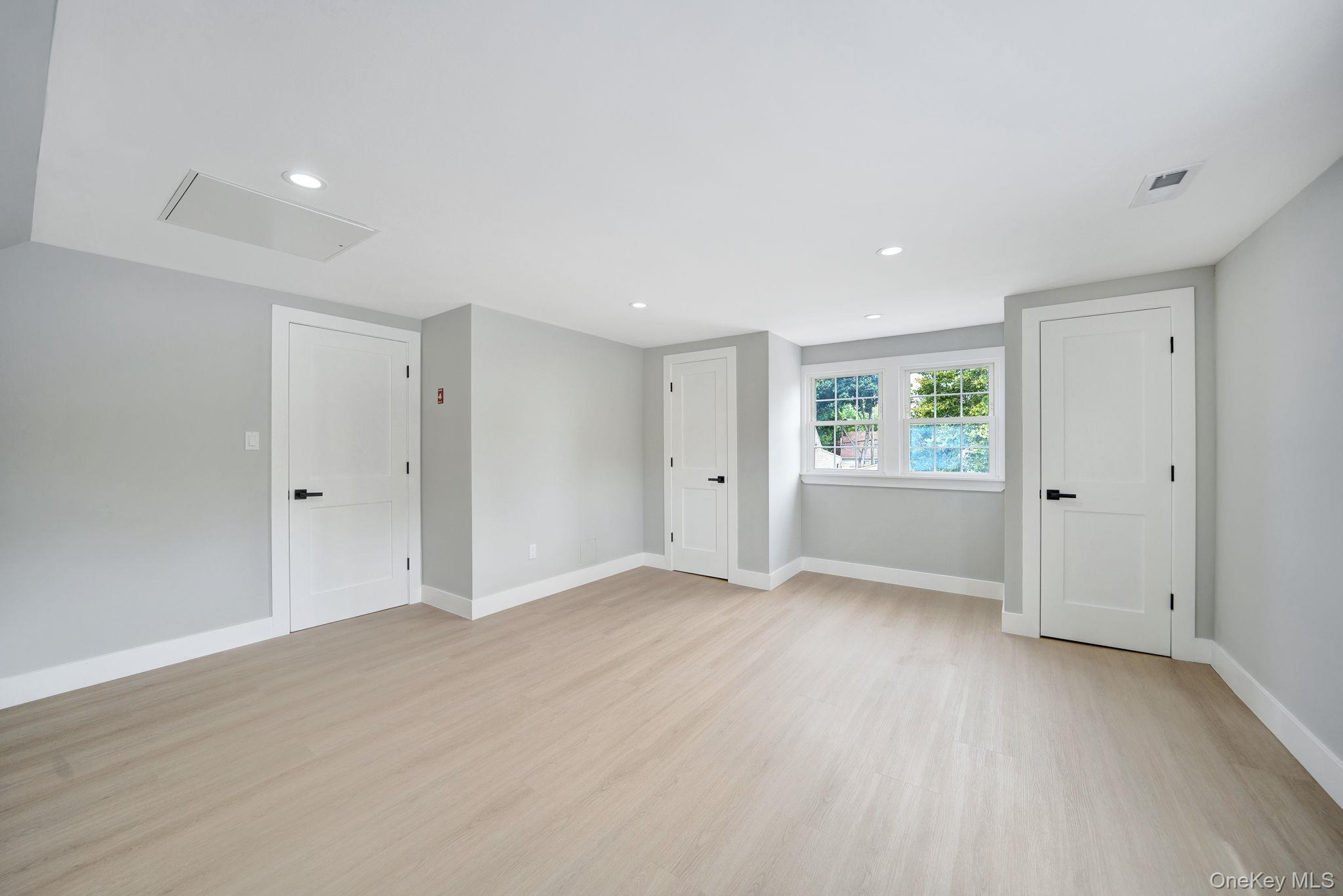 18 Mist Lane Westbury Westbury, NY 11590