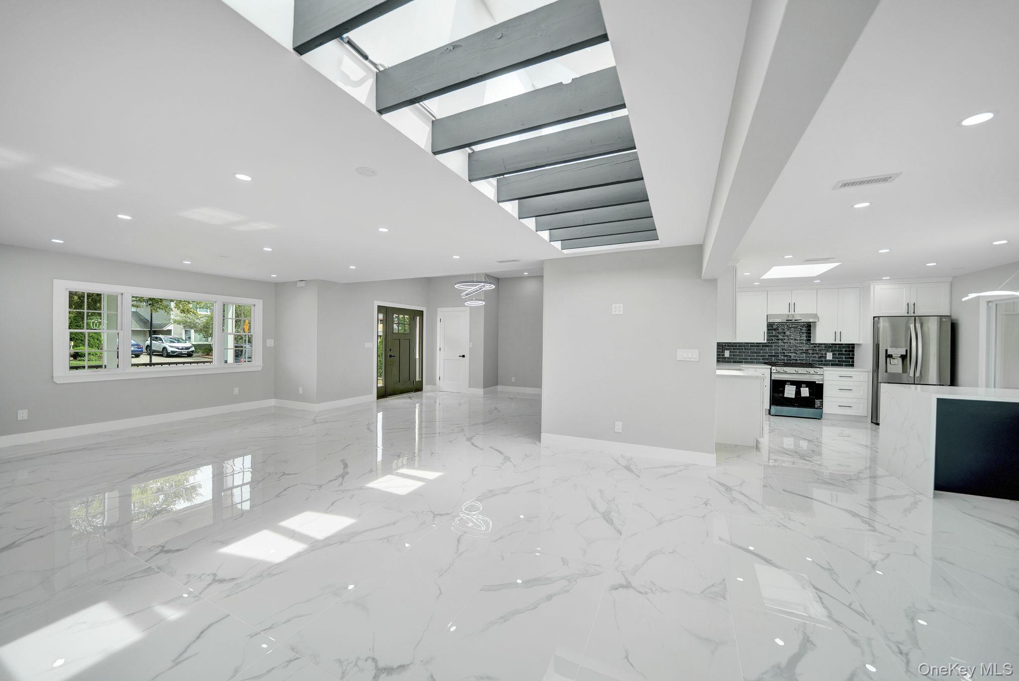 18 Mist Lane Westbury Westbury, NY 11590