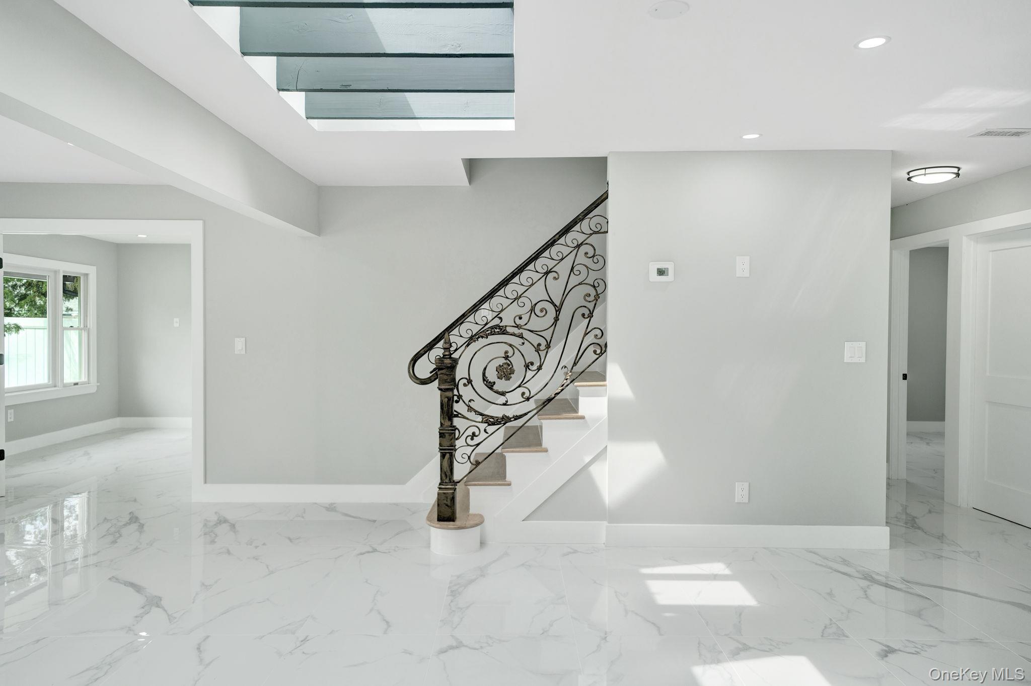 18 Mist Lane Westbury Westbury, NY 11590