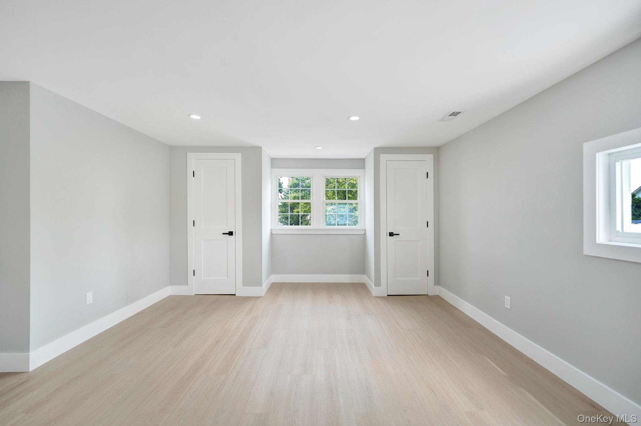 18 Mist Lane Westbury Westbury, NY 11590