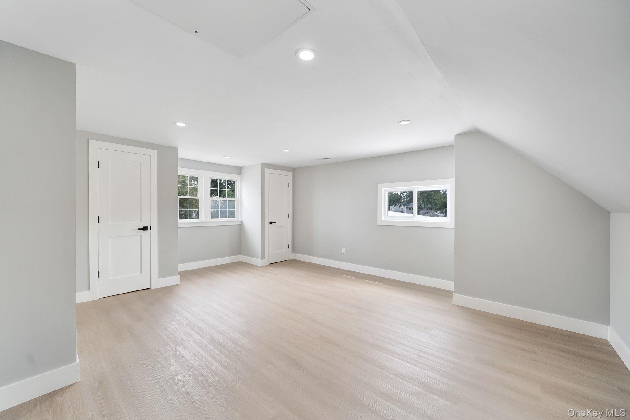 18 Mist Lane Westbury Westbury, NY 11590