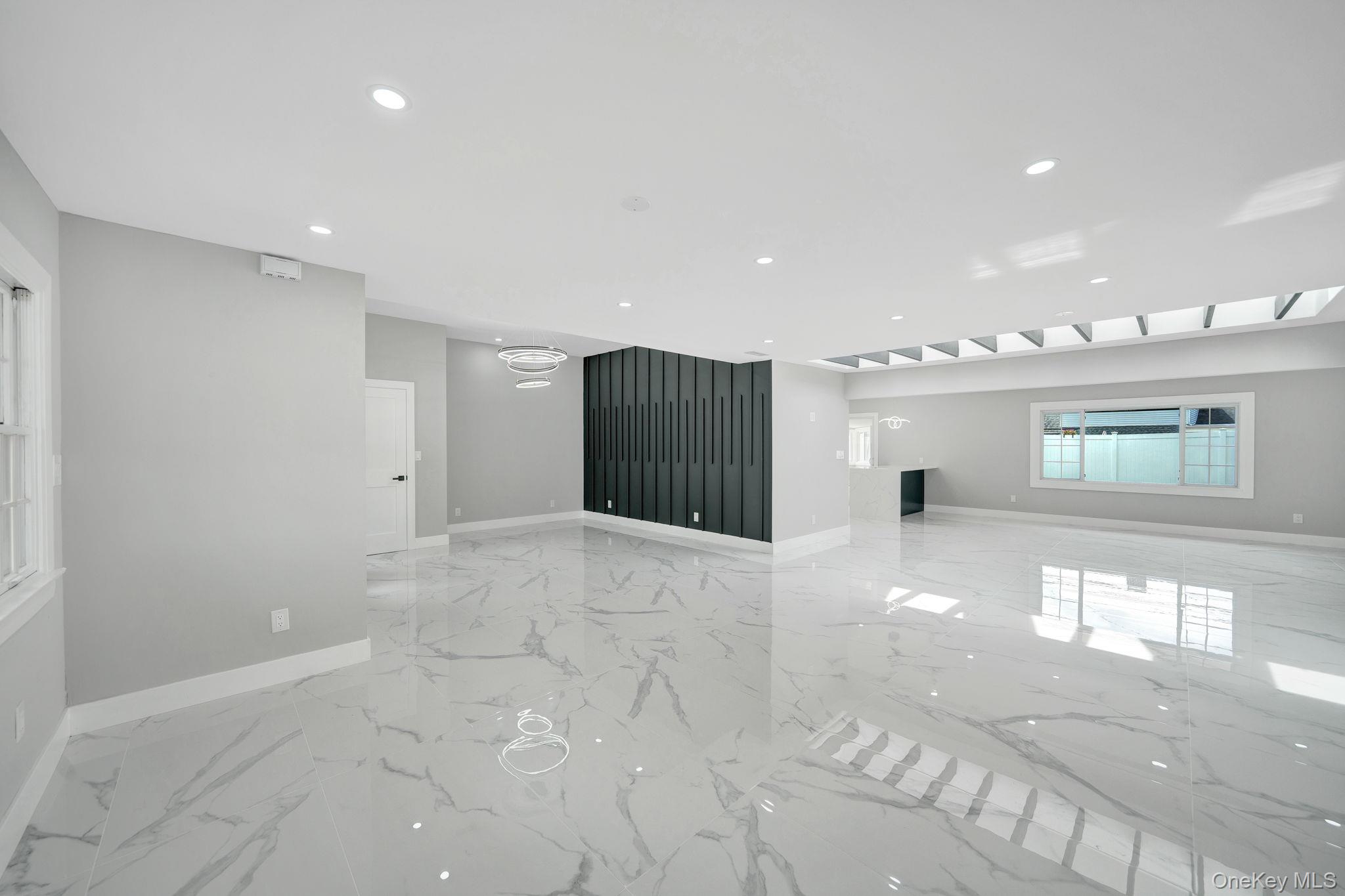 18 Mist Lane Westbury Westbury, NY 11590