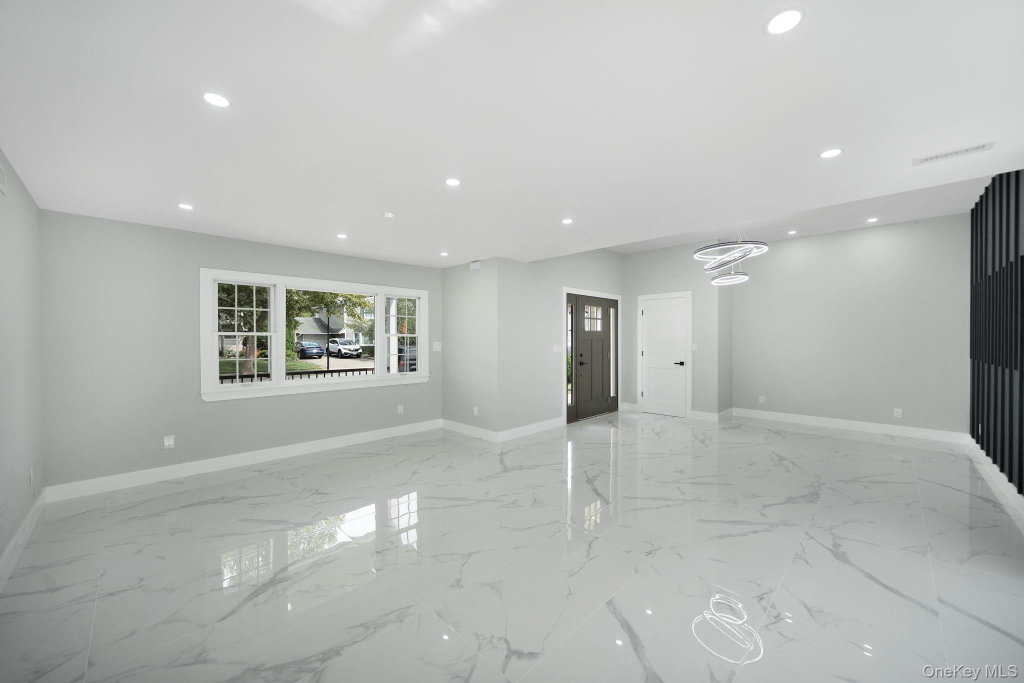 18 Mist Lane Westbury Westbury, NY 11590